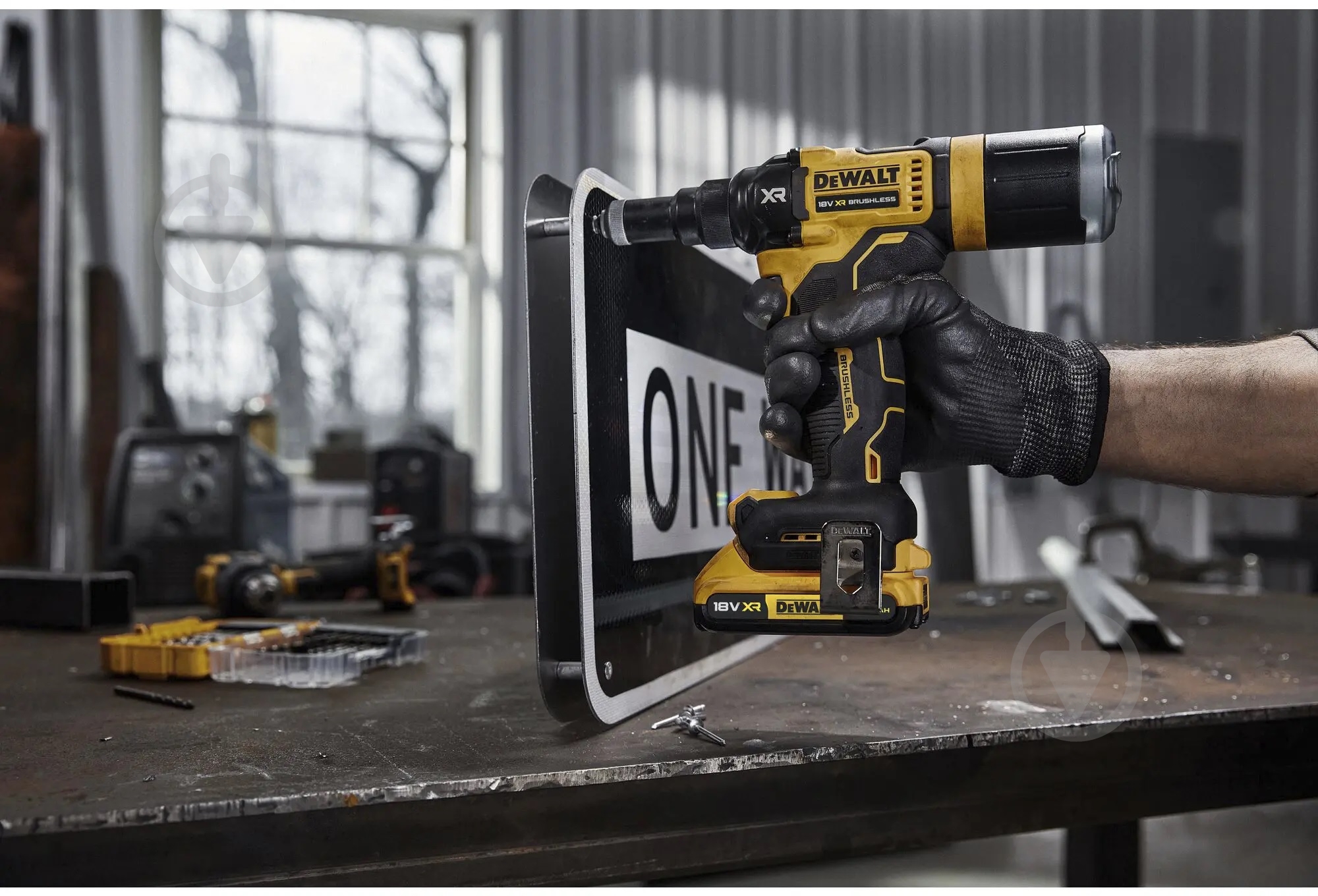 Степлер аккумуляторный DeWalt DCF403NT - фото 9