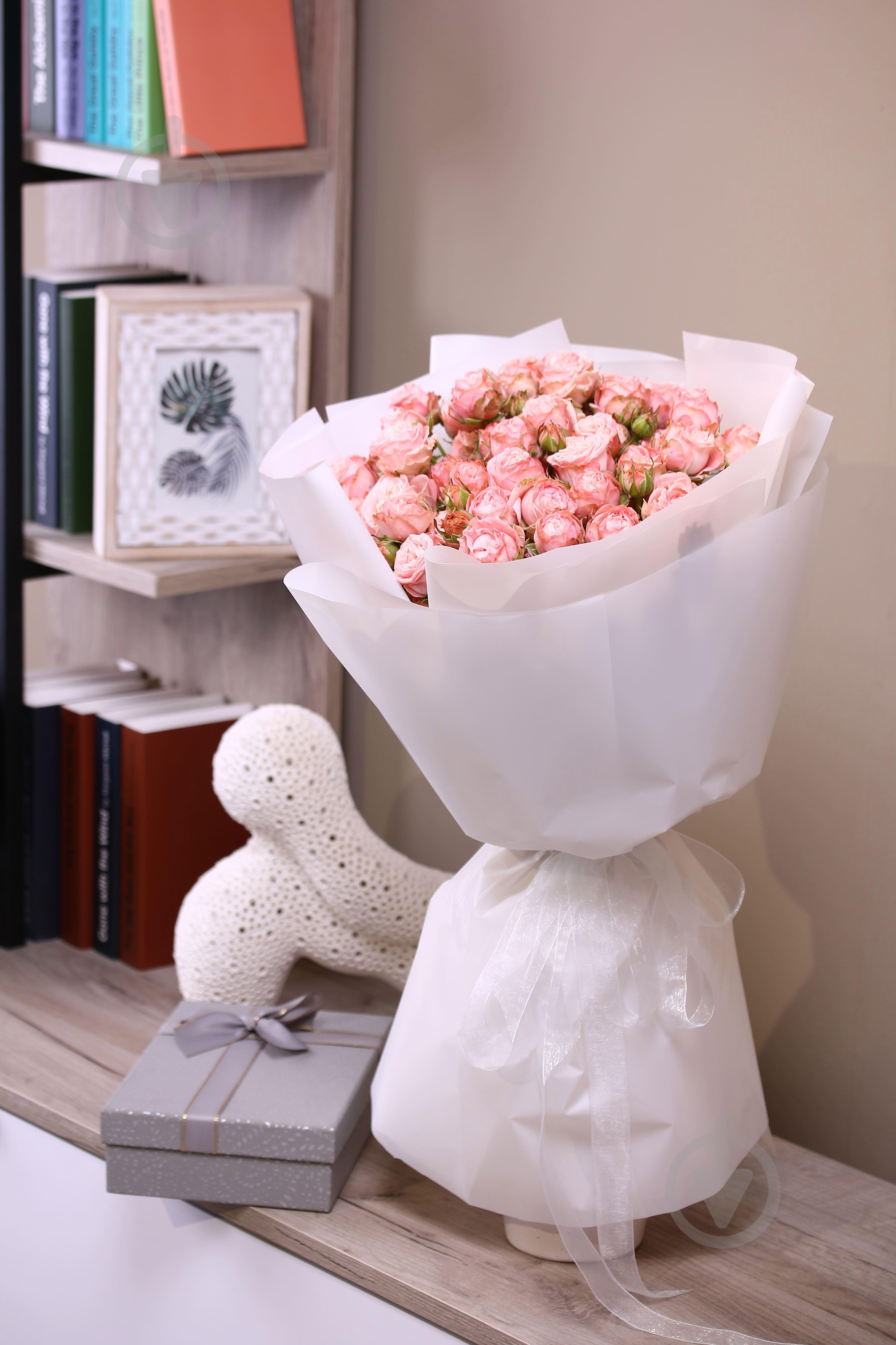 Роза Мадам Бомбастик спрей (кустовая) классическая 55 см розовая (Украина) - фото 3