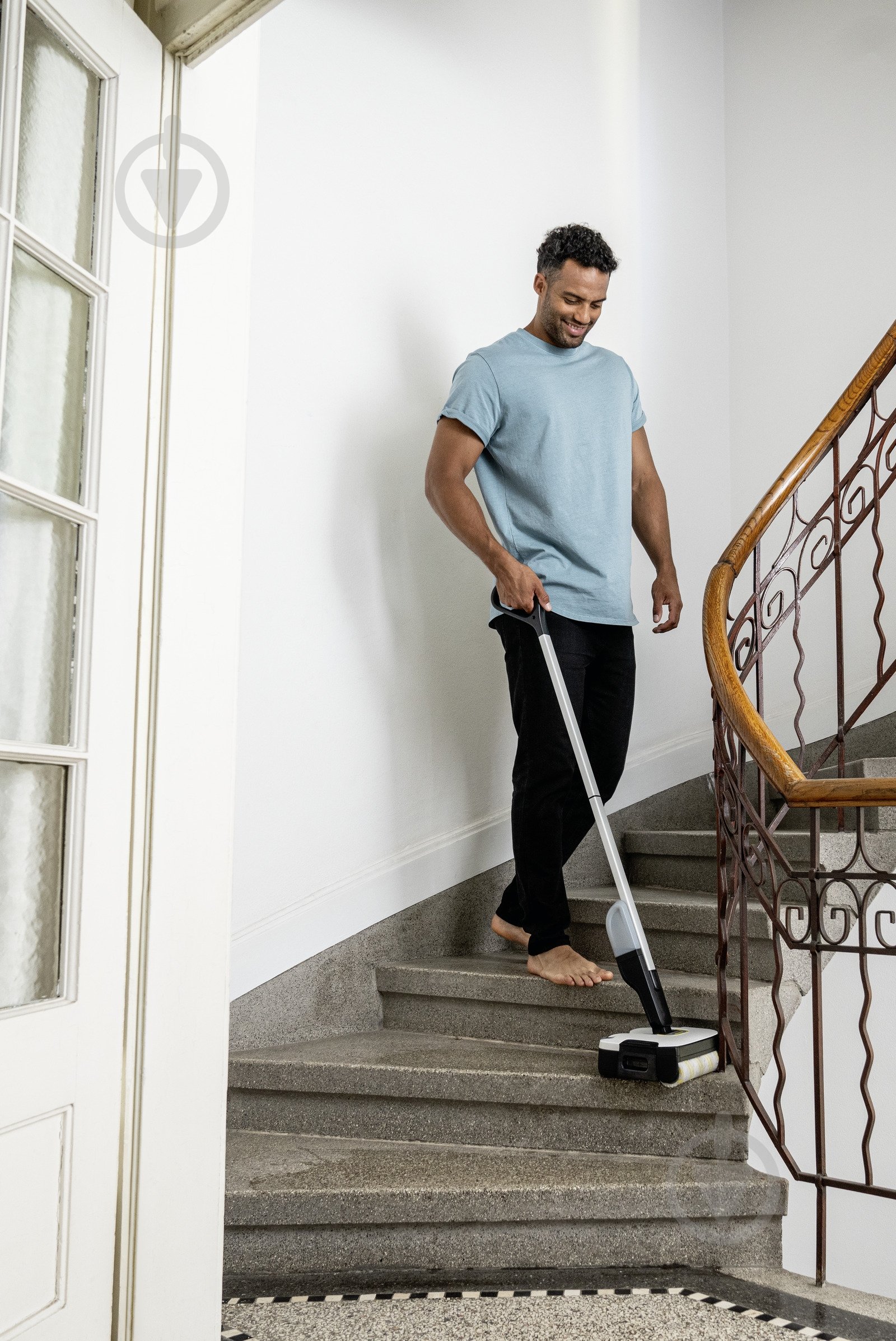 Машина для миття підлоги Karcher FC 2-4 Battery Set (1.056-200.0) - фото 7 Машина для миття підлоги Karcher FC 2-4 Battery Set (1.056-200.0) - фото 7