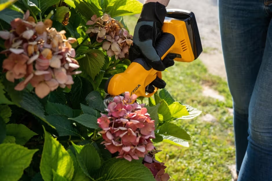 Набор Stiga мини пила и ножницы аккумуляторные SP100eKit - фото 10 Набор Stiga мини пила и ножницы аккумуляторные SP100eKit - фото 10