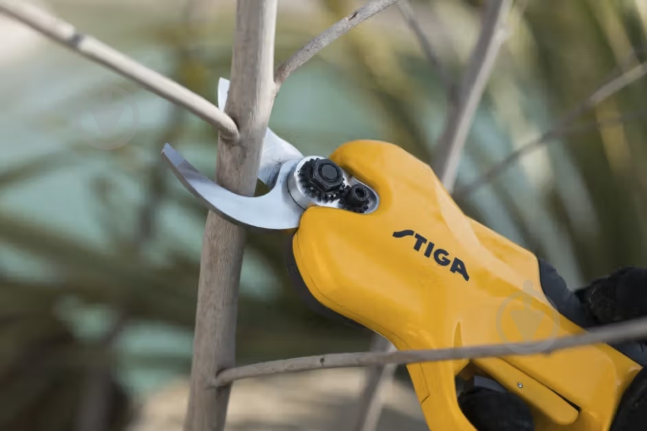 Набор Stiga мини пила и ножницы аккумуляторные SP100eKit - фото 5 Набор Stiga мини пила и ножницы аккумуляторные SP100eKit - фото 5