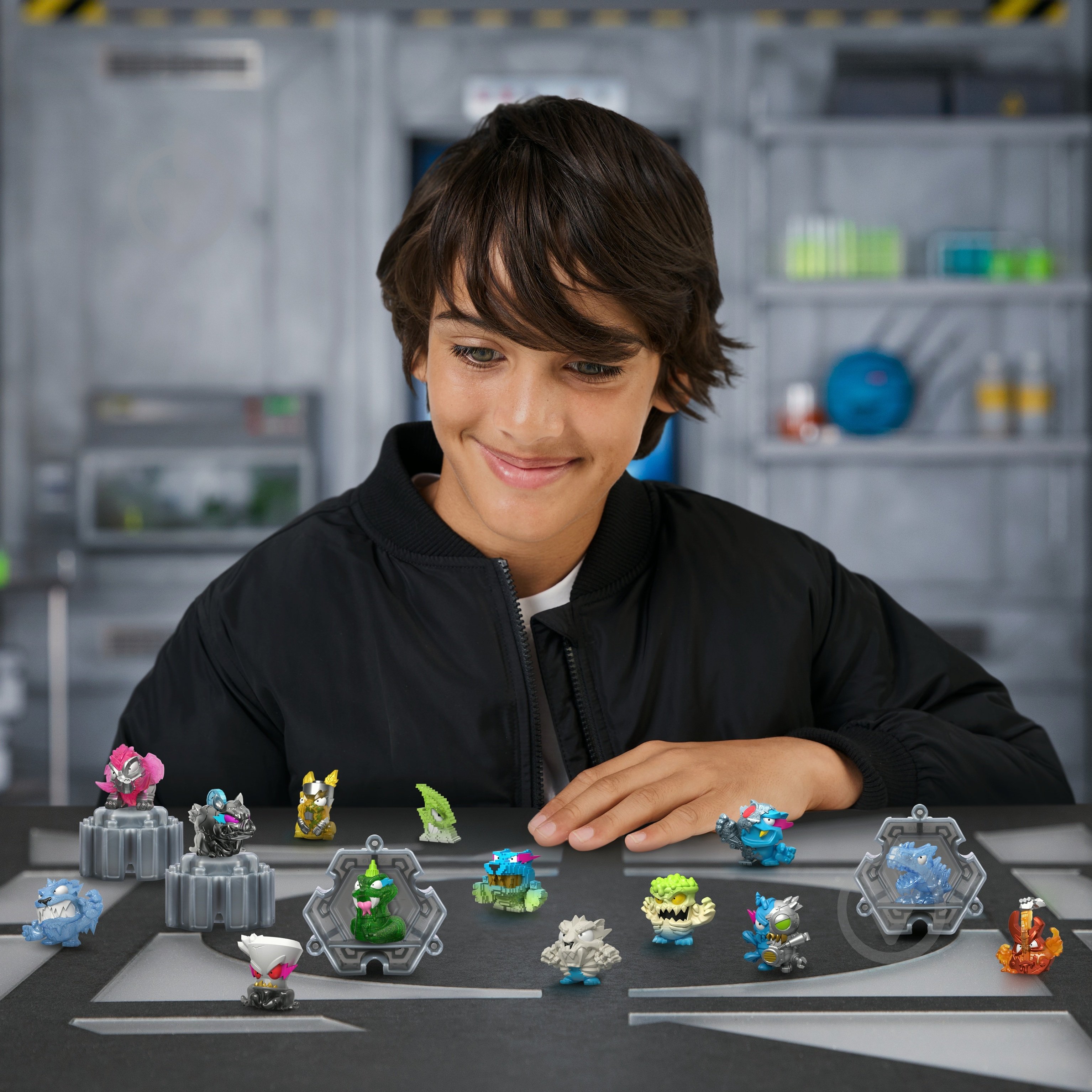 Набір фігурок MrBeast Lab Лабораторія в пробірці Swarms 14 Вид 2 124301 - фото 4 Набір фігурок MrBeast Lab Лабораторія в пробірці Swarms 14 Вид 2 124301 - фото 4