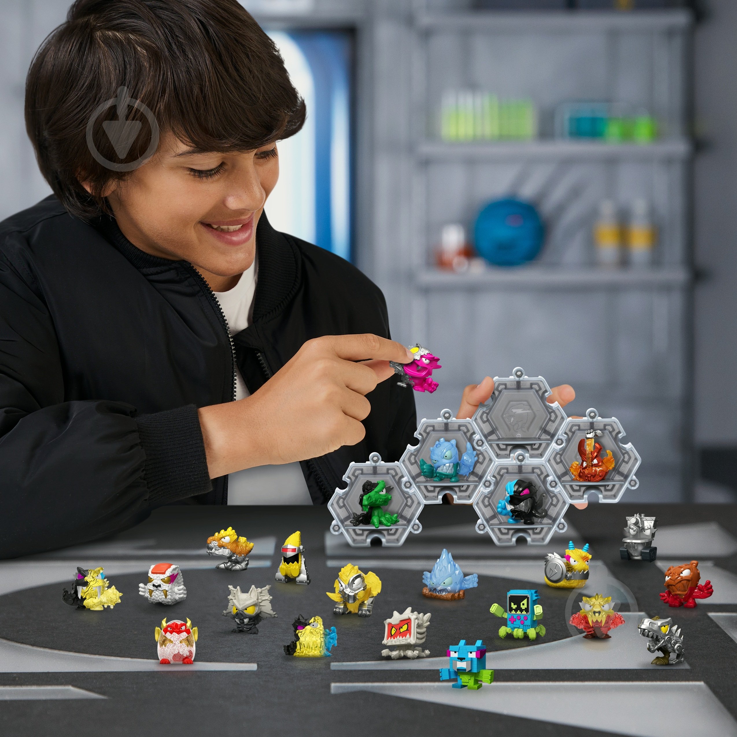 Набір фігурок MrBeast Lab Swarms Хаос 124304 - фото 3 Набір фігурок MrBeast Lab Swarms Хаос 124304 - фото 3