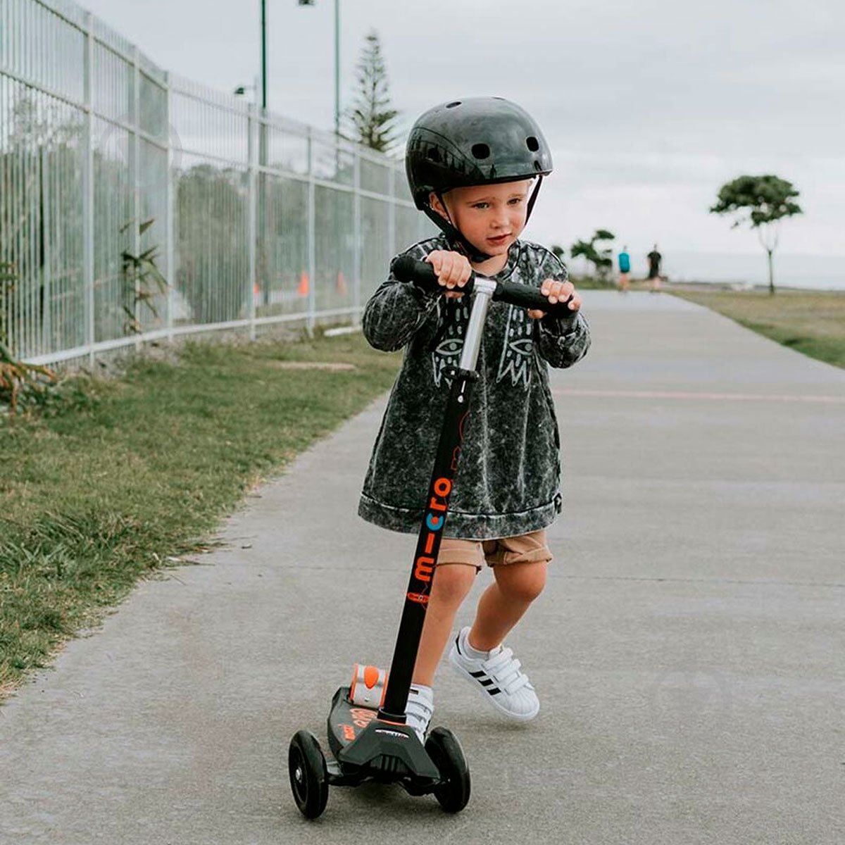 Самокат Micro детский Maxideluxe black черный MMD020 - фото 8 Самокат Micro детский Maxideluxe black черный MMD020 - фото 8