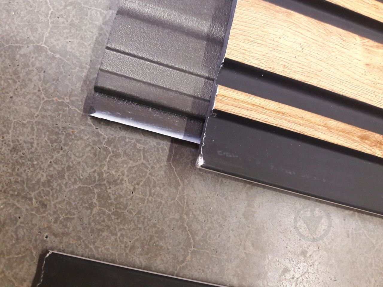УЦЕНКА! Реечная панель MARCO decor 12912-122-K коричневое дерево с черным 129х12х2900 мм (0,37 кв.м) (УЦ №2461) - фото 4