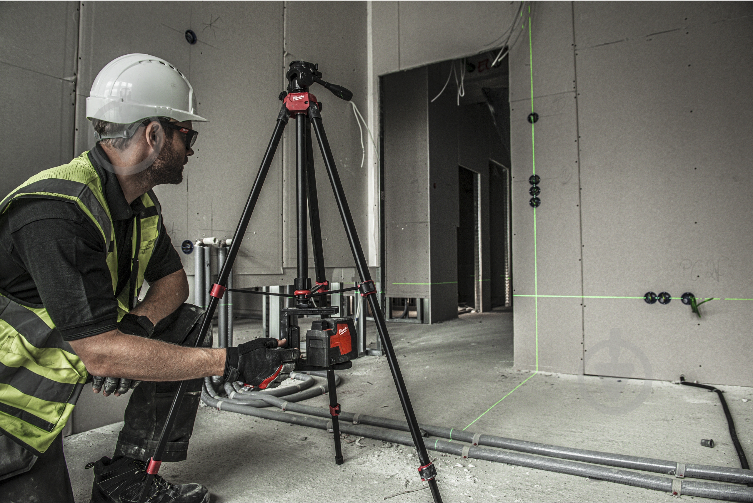 Нивелир лазерный Milwaukee L4 CLL-301C 4933478098 - фото 4 Нивелир лазерный Milwaukee L4 CLL-301C 4933478098 - фото 4