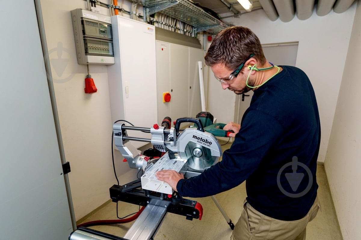ᐉ Пила торцювальна Metabo KGSV 254 MC 615254000 • Краща ціна в