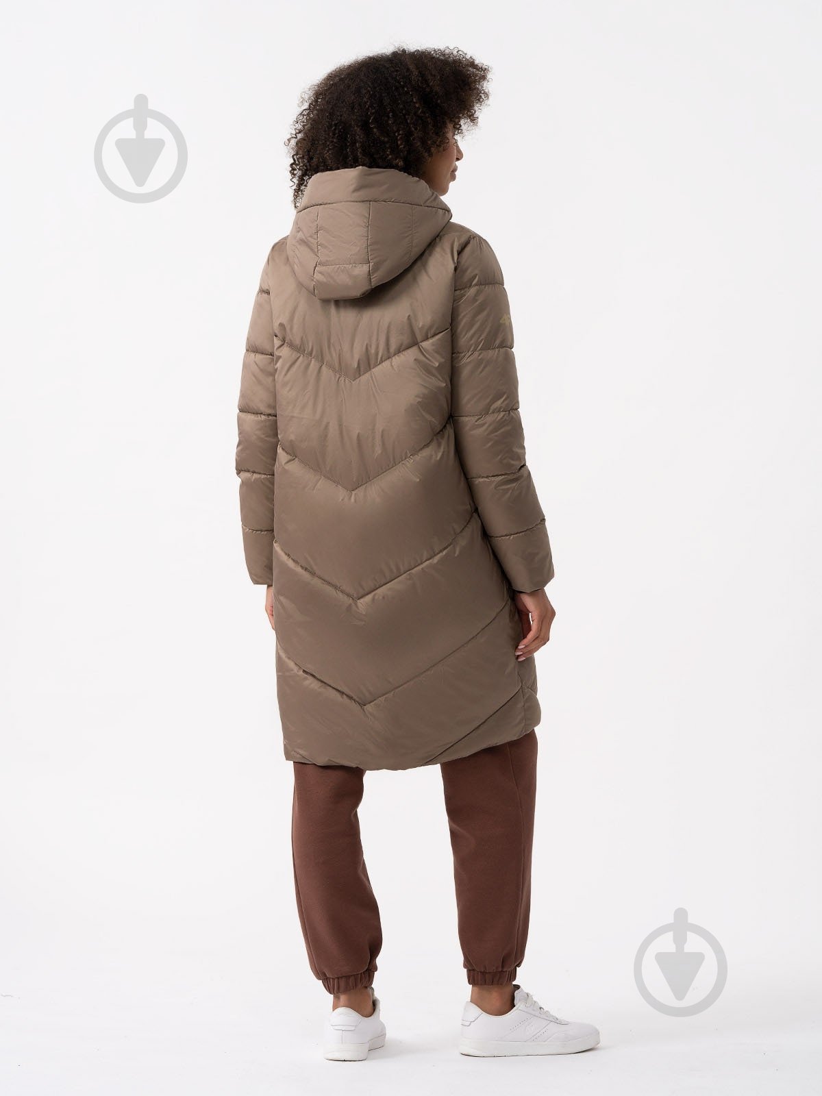 Куртка женская 4F DOWN JACKET F235 4FAW23TDJAF235-82S р.XS бежевая - фото 2 Куртка женская 4F DOWN JACKET F235 4FAW23TDJAF235-82S р.XS бежевая - фото 2