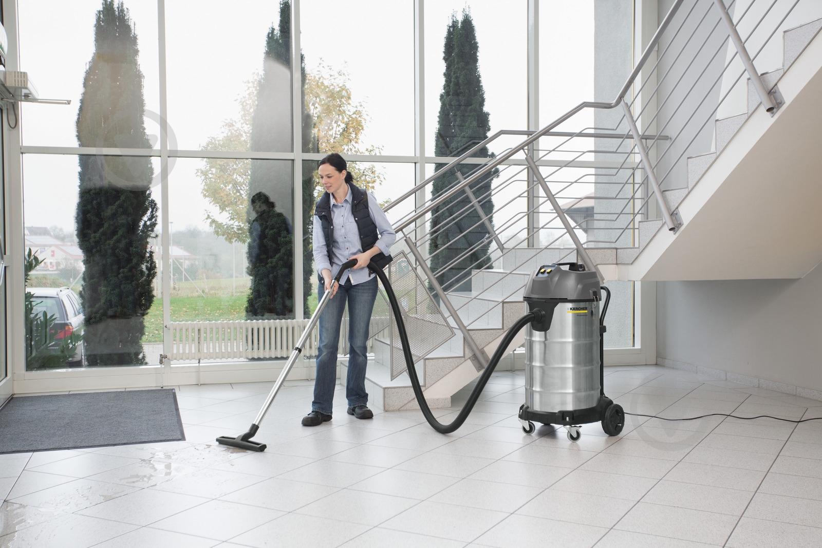 Пылесос Karcher NT 90/2 Me Classic 1.667-700.0 - фото 4 Пылесос Karcher NT 90/2 Me Classic 1.667-700.0 - фото 4