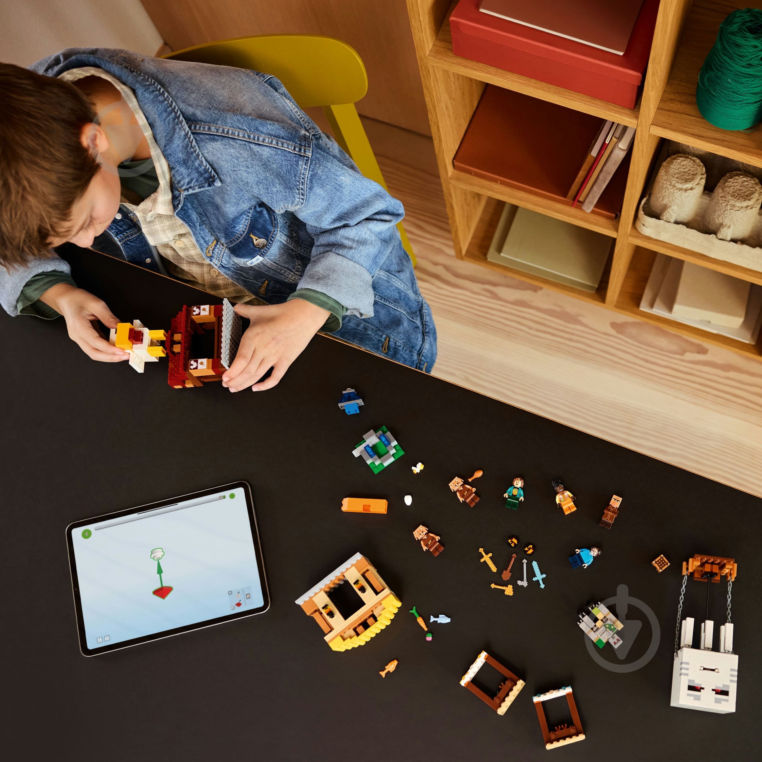 Конструктор LEGO Minecraft Напад на село з повітряною кулею Ґаст 21273 - фото 5