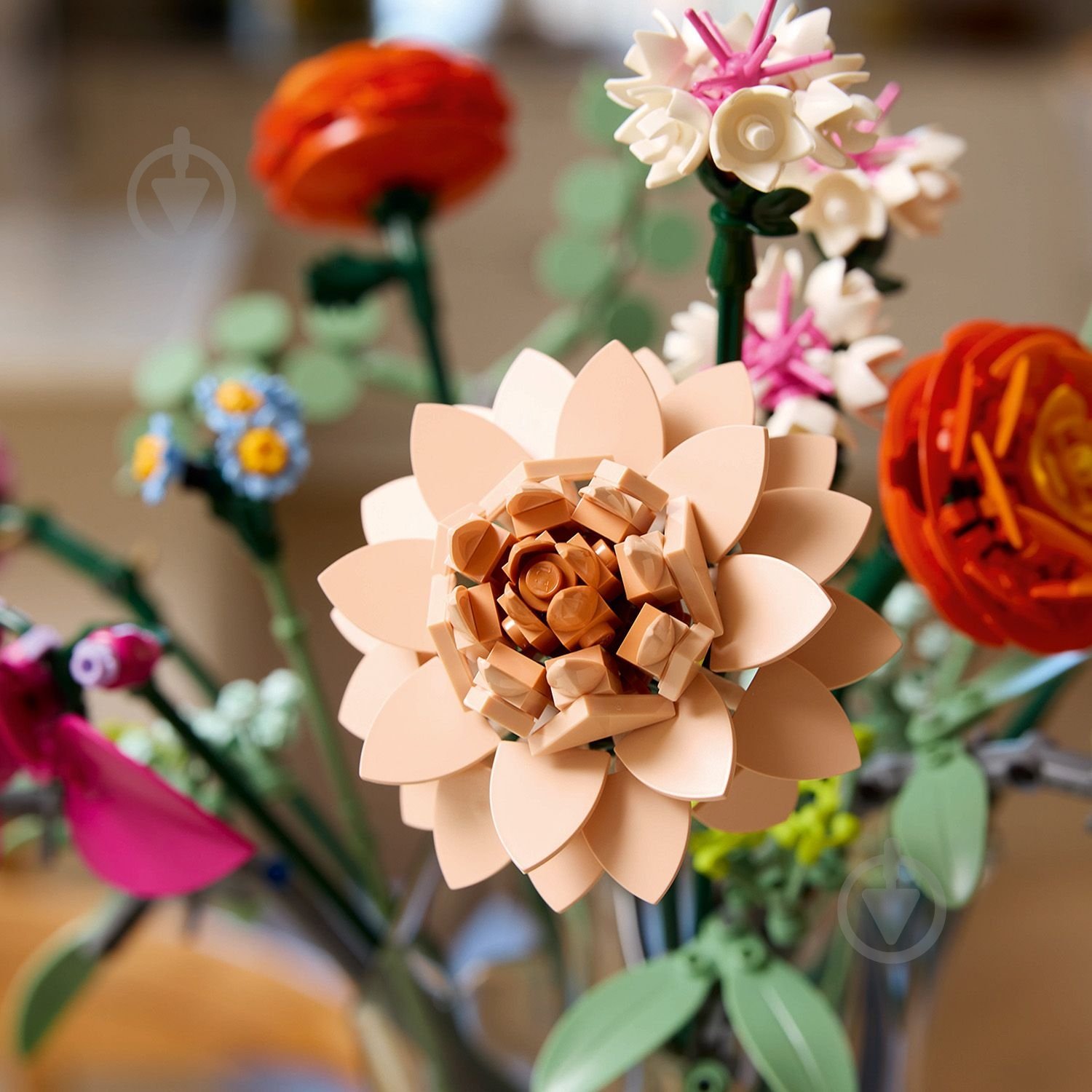 Конструктор LEGO Botanical Милий рожевий букет квітів 10342 - фото 15 Конструктор LEGO Botanical Милий рожевий букет квітів 10342 - фото 15