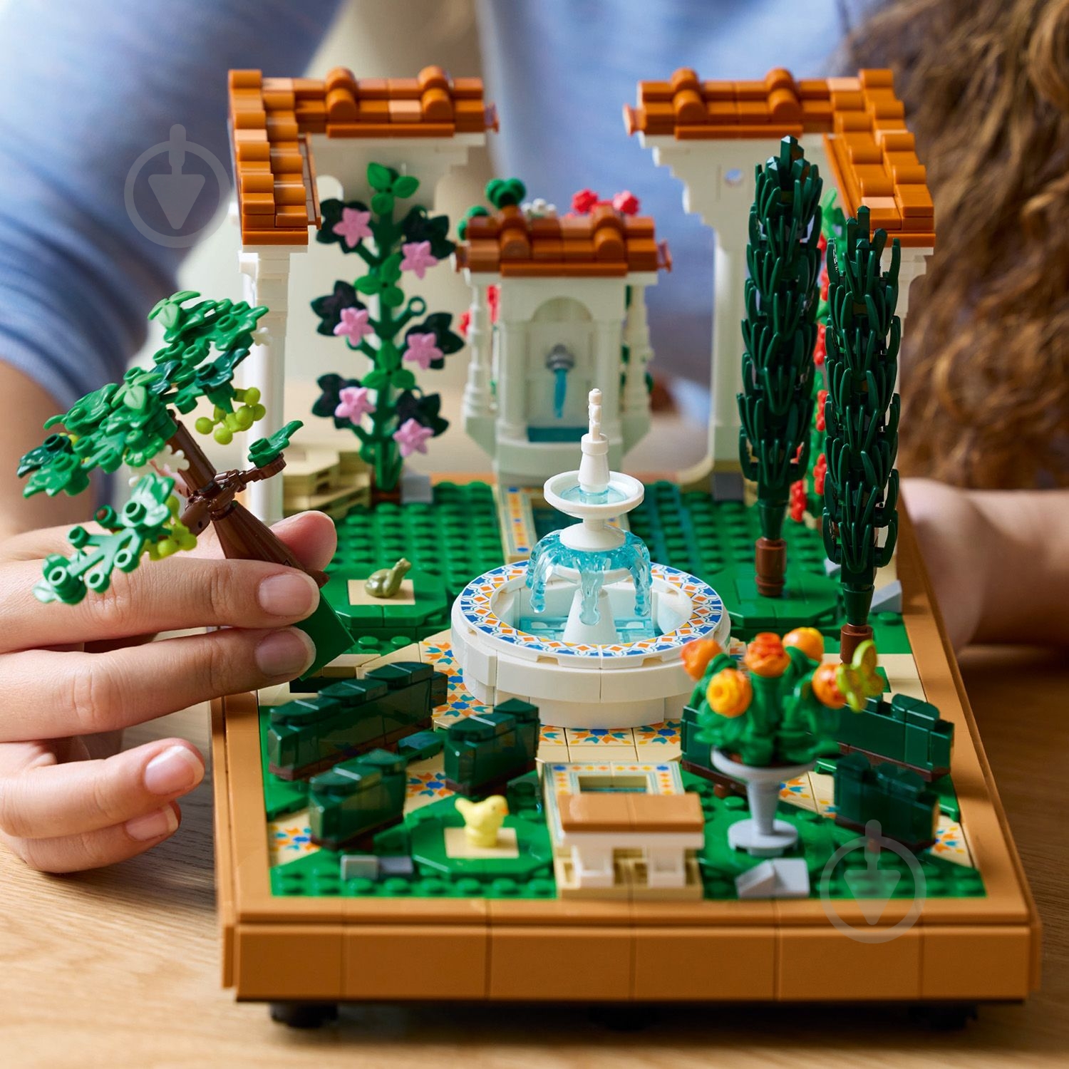 Конструктор LEGO Icons Сад фонтанов 10359 - фото 13