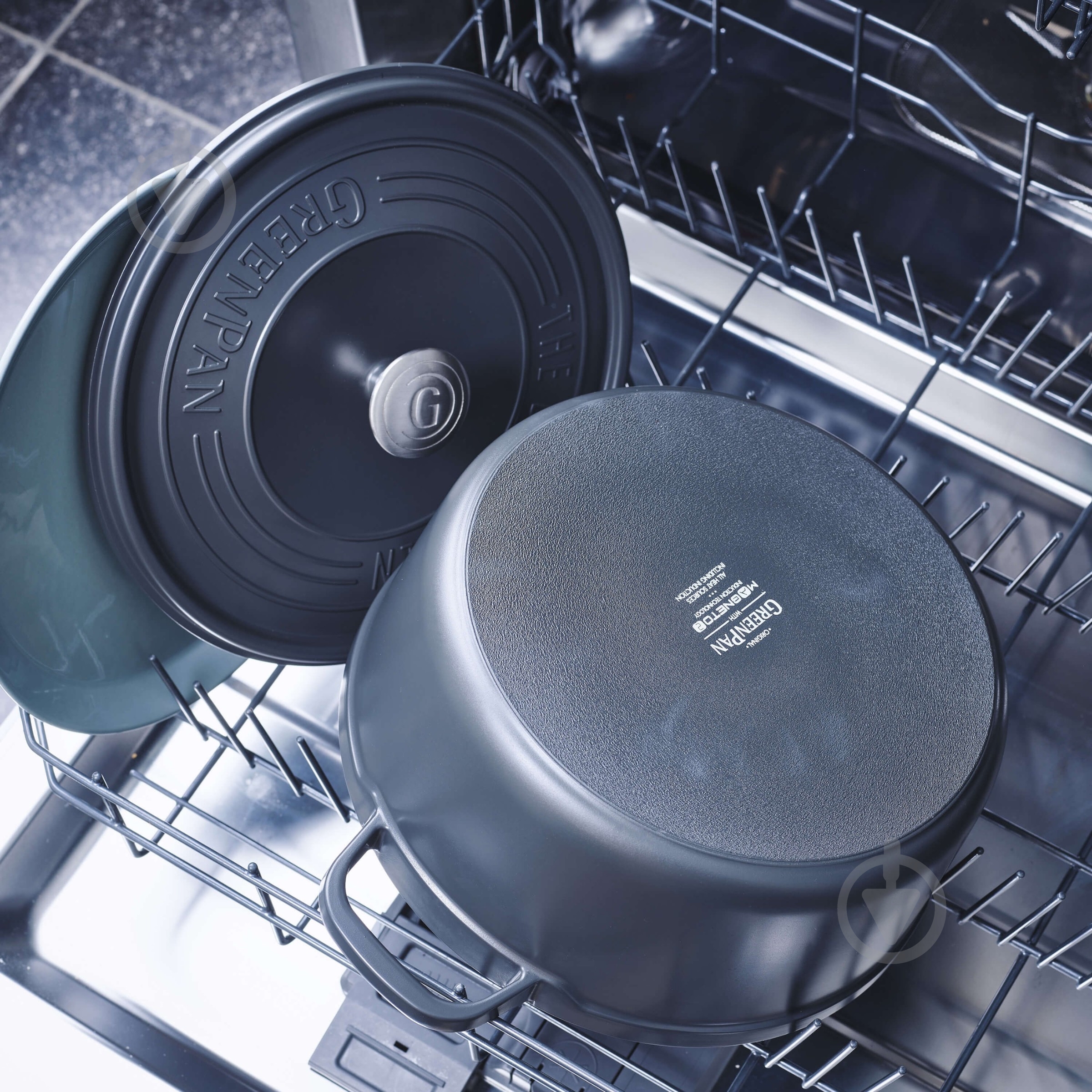 Кастрюля с крышкой GreenPan Featherweights, 28 см, 6,3 л черный (CC005057-001) - фото 7 Кастрюля с крышкой GreenPan Featherweights, 28 см, 6,3 л черный (CC005057-001) - фото 7