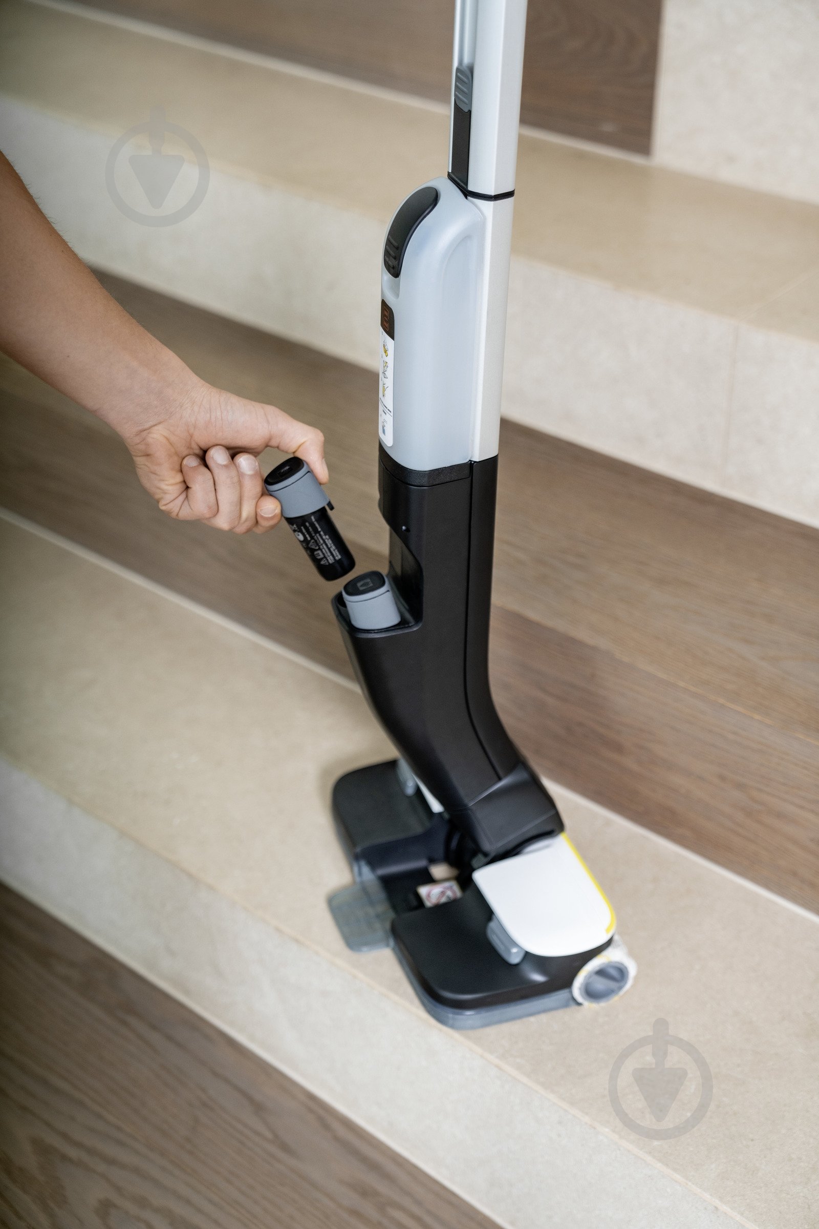 Пилосос миючий Karcher FC 4-4 Battery Set (1.056-400.0) - фото 9