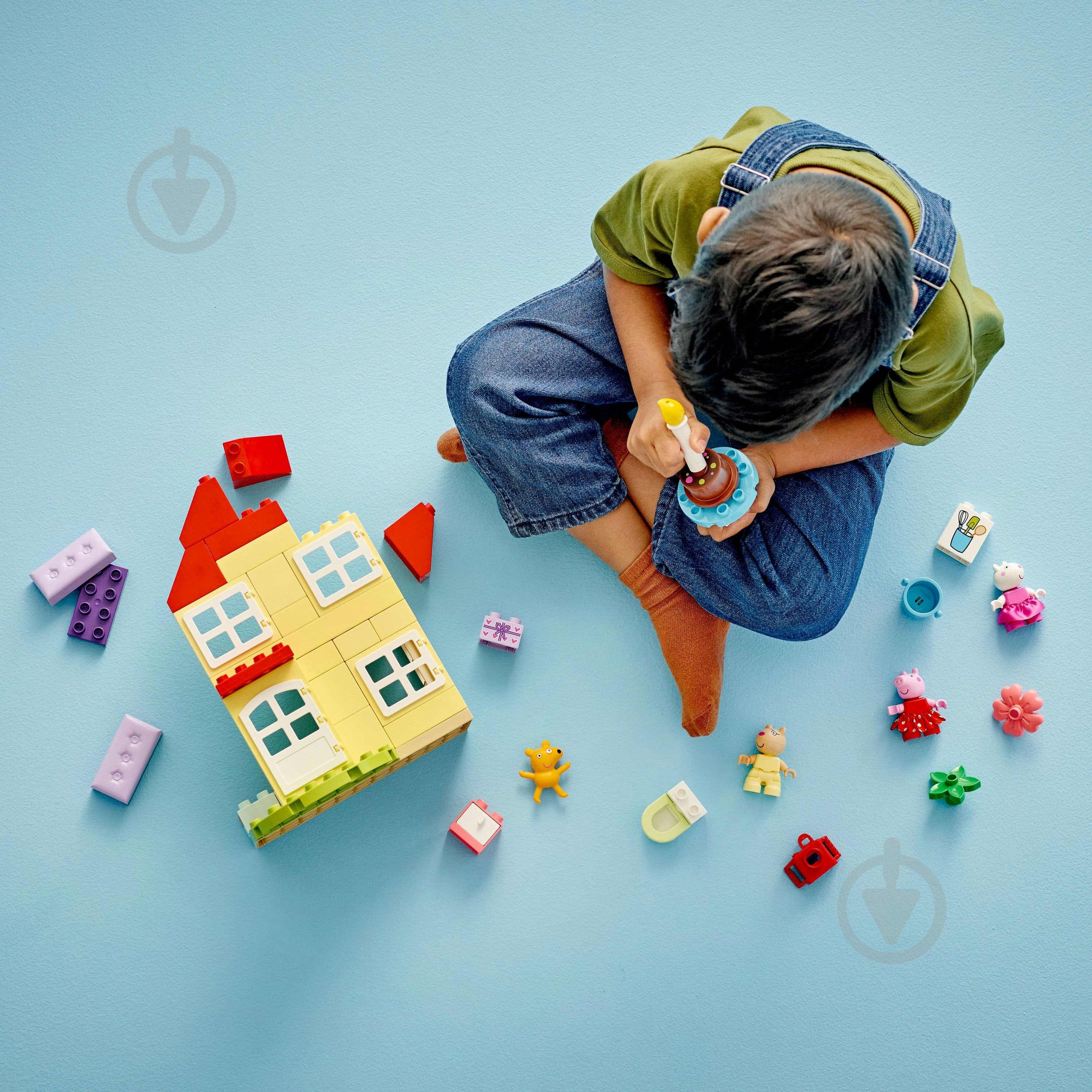 Конструктор LEGO DUPLO Праздничный дом Пеппы 10433 - фото 5 Конструктор LEGO DUPLO Праздничный дом Пеппы 10433 - фото 5