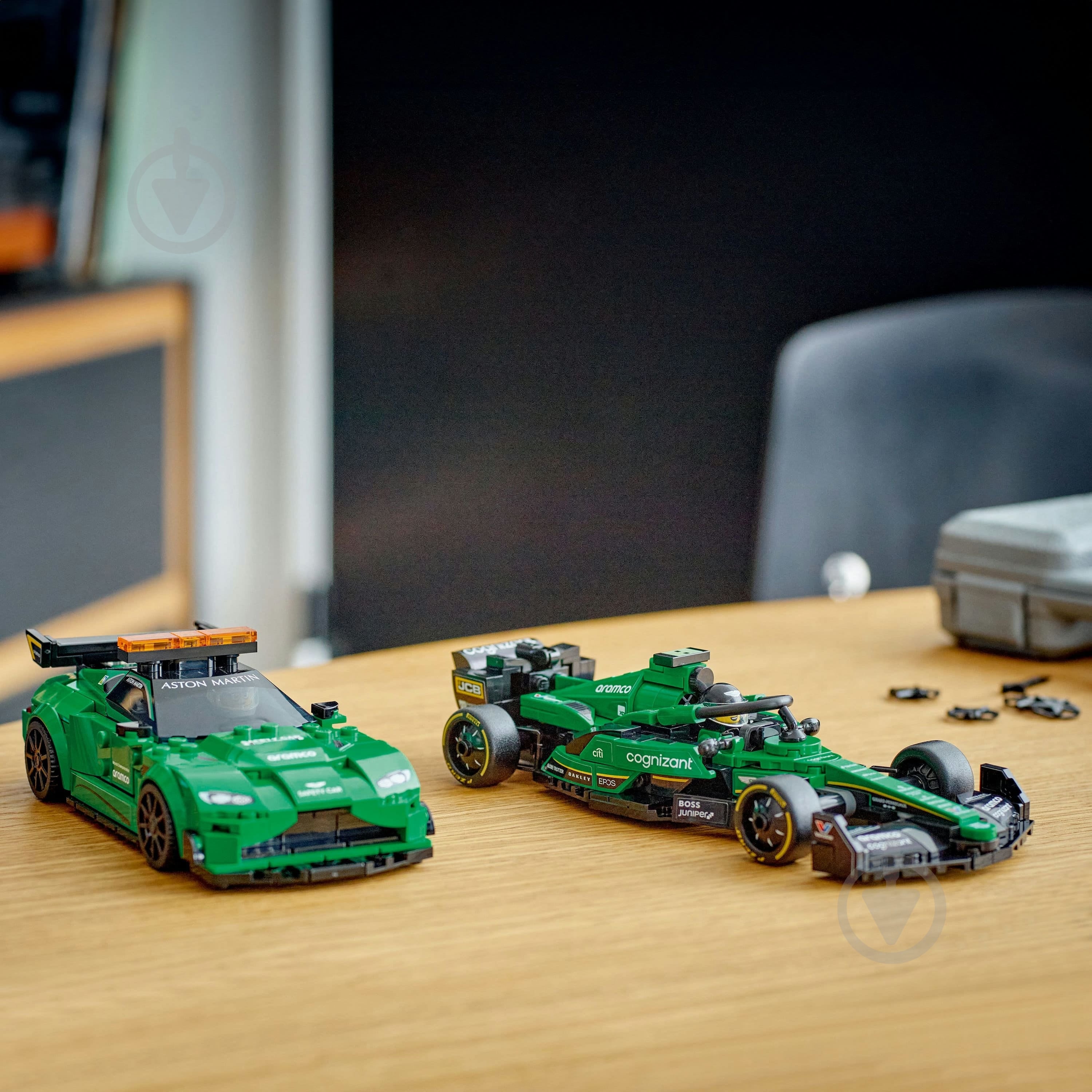 ᐉ Конструктор LEGO Speed Champions Сейфти-кар Aston Martin и