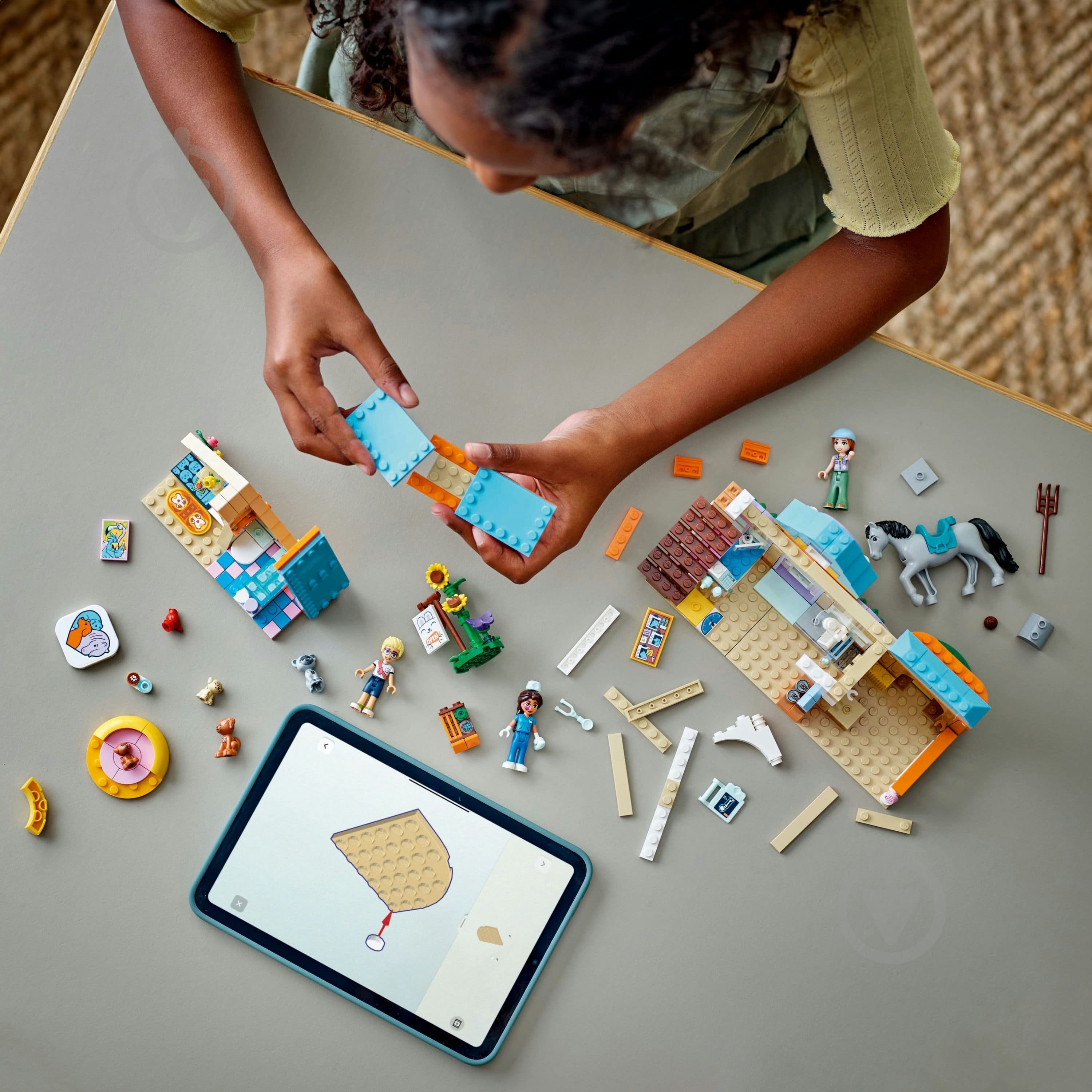 Конструктор LEGO Friends Ветеринарна клініка для коней і домашніх улюбленців 42651 - фото 5 Конструктор LEGO Friends Ветеринарна клініка для коней і домашніх улюбленців 42651 - фото 5