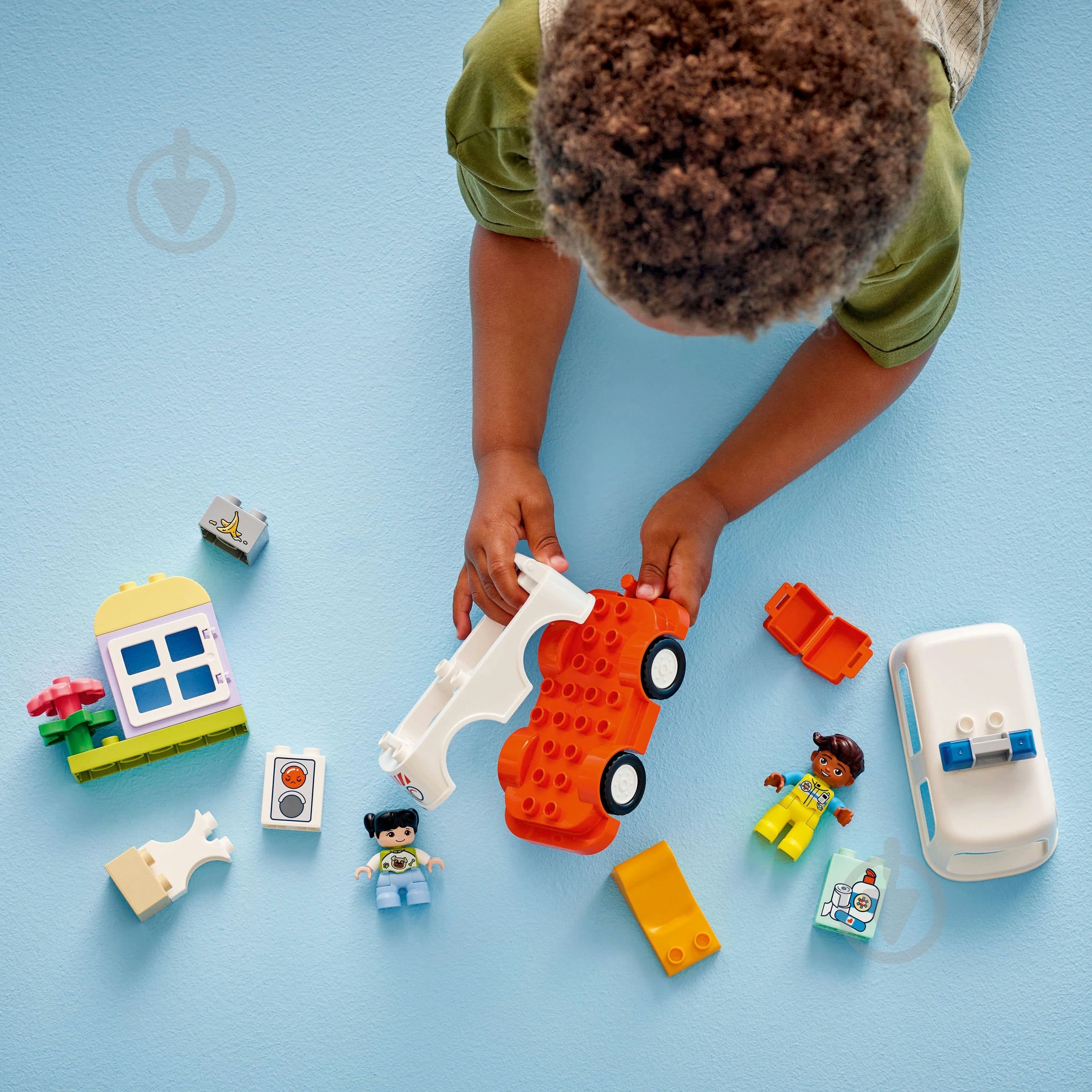Конструктор LEGO DUPLO Швидка допомога та водій 10447 - фото 12