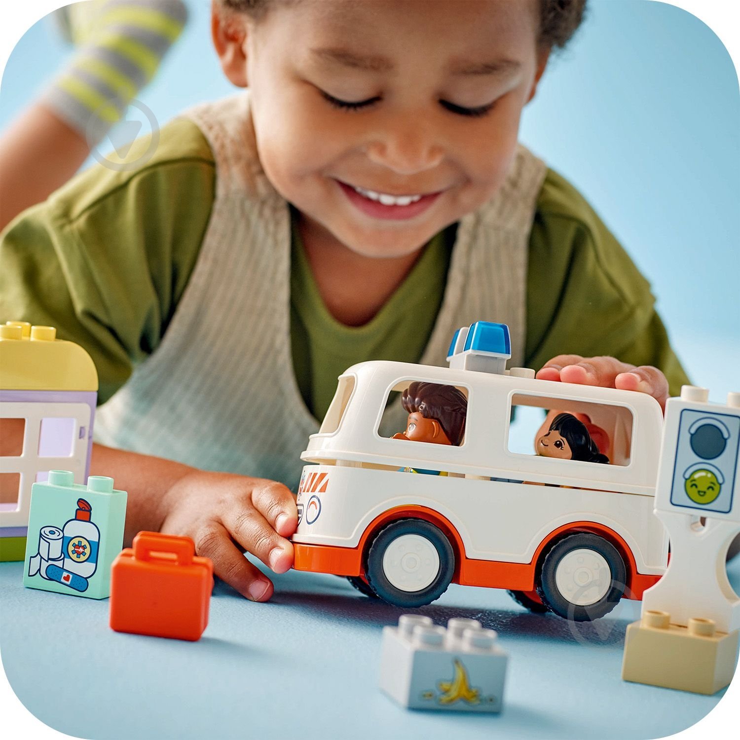 Конструктор LEGO DUPLO Швидка допомога та водій 10447 - фото 13