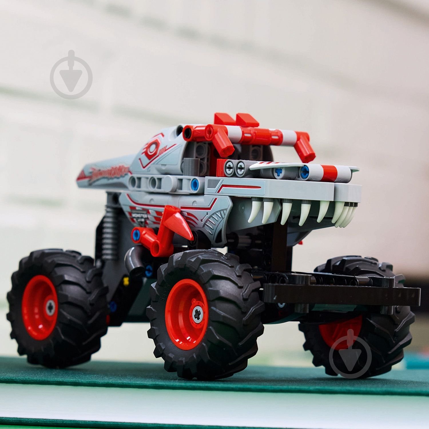 Конструктор LEGO Technic Monster Jam™ ThunderROARus™ з інерційним двигуном 42200 - фото 13 Конструктор LEGO Technic Monster Jam™ ThunderROARus™ з інерційним двигуном 42200 - фото 13