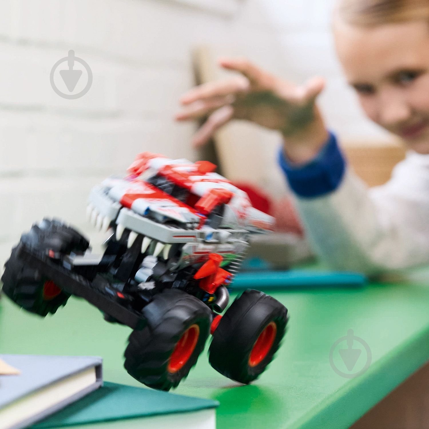 Конструктор LEGO Technic Monster Jam™ ThunderROARus™ з інерційним двигуном 42200 - фото 14 Конструктор LEGO Technic Monster Jam™ ThunderROARus™ з інерційним двигуном 42200 - фото 14