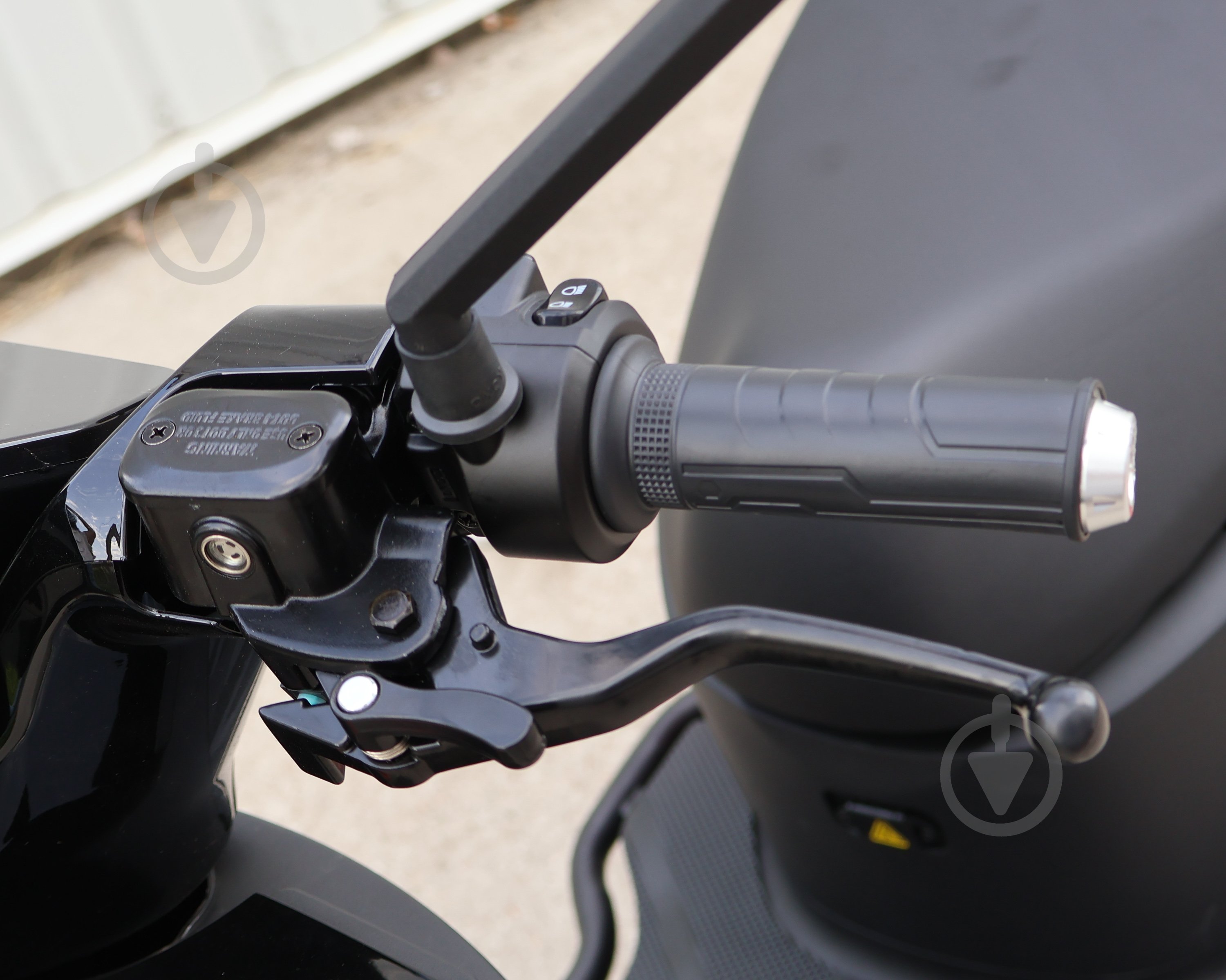 Электроскутер Maxxter ECLIPSE (Black), 2500 Вт - фото 12 Электроскутер Maxxter ECLIPSE (Black), 2500 Вт - фото 12