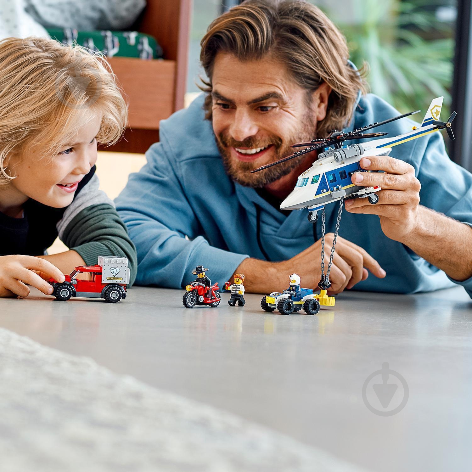 Конструктор LEGO City Погоня на полицейском вертолете 60243 - фото 7 Конструктор LEGO City Погоня на полицейском вертолете 60243 - фото 7