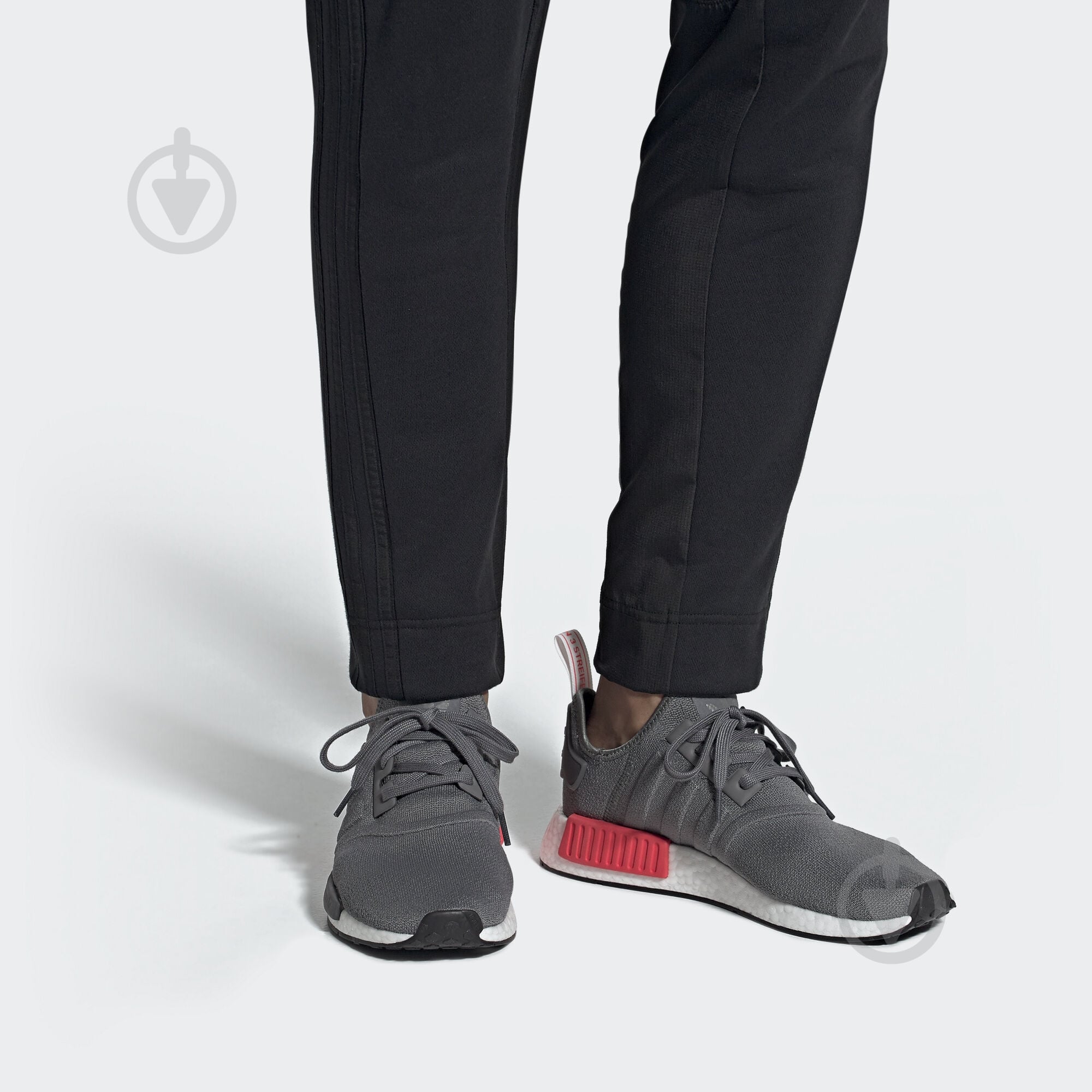 Кросівки чоловічі Adidas NMD R1 BD7730 р.40 2/3 сірі - фото 10 Кросівки чоловічі Adidas NMD R1 BD7730 р.40 2/3 сірі - фото 10
