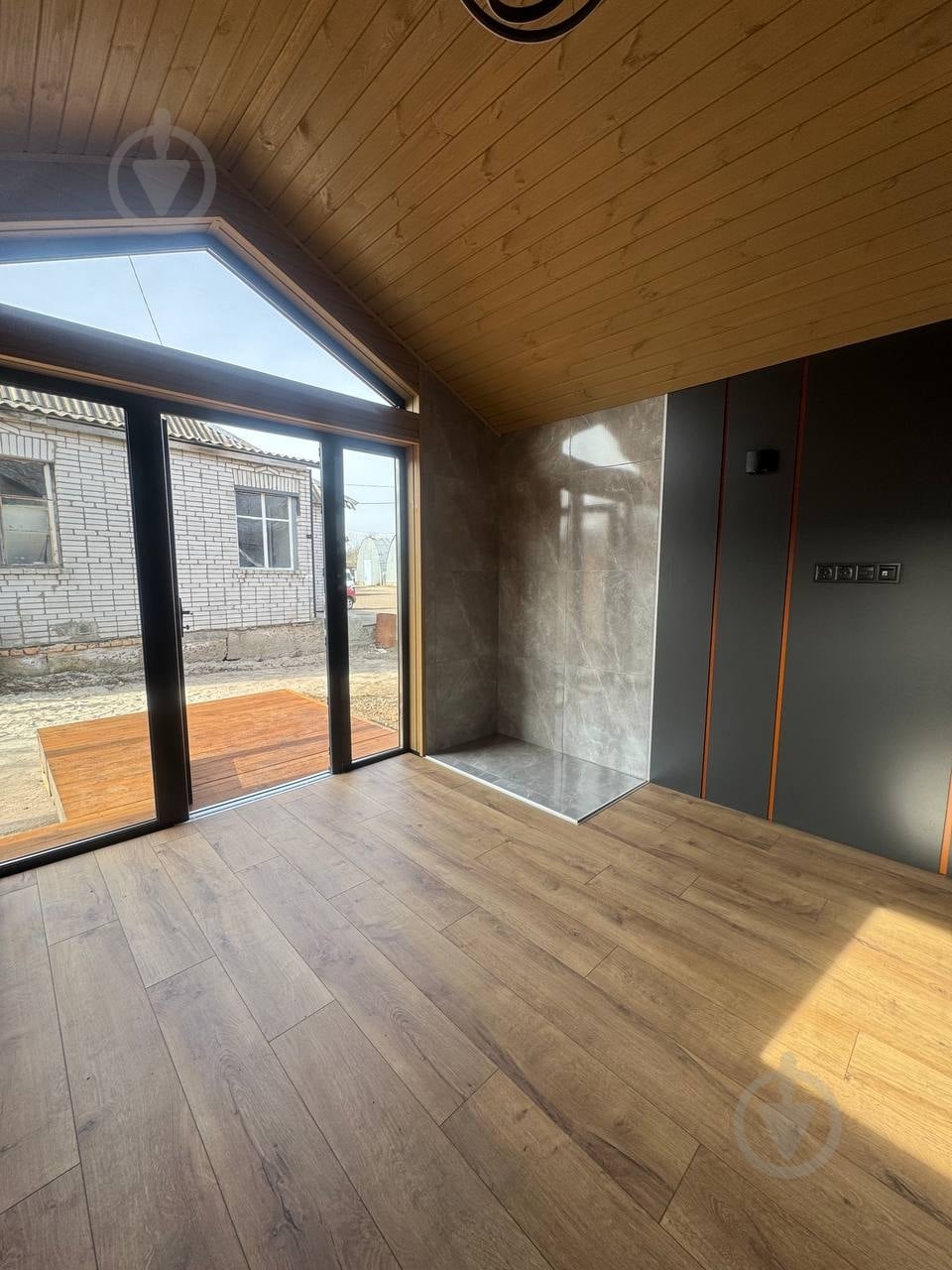 Модульний будинок BARN 38 із базовим оздобленням та відкритою терасою 12 м² - фото 6