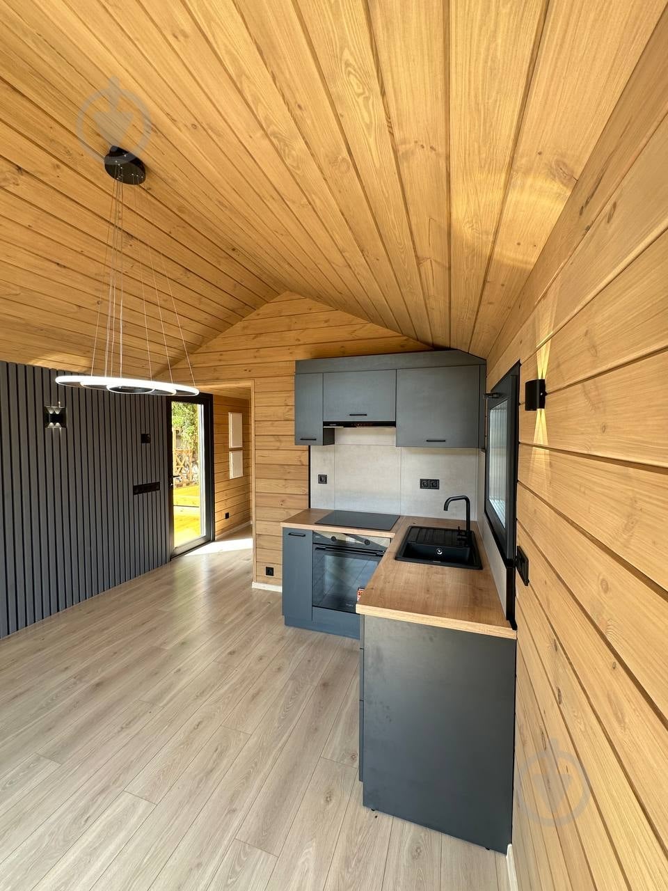Модульний будинок BARN 38 із базовим оздобленням та критою терасою 12 м² - фото 7