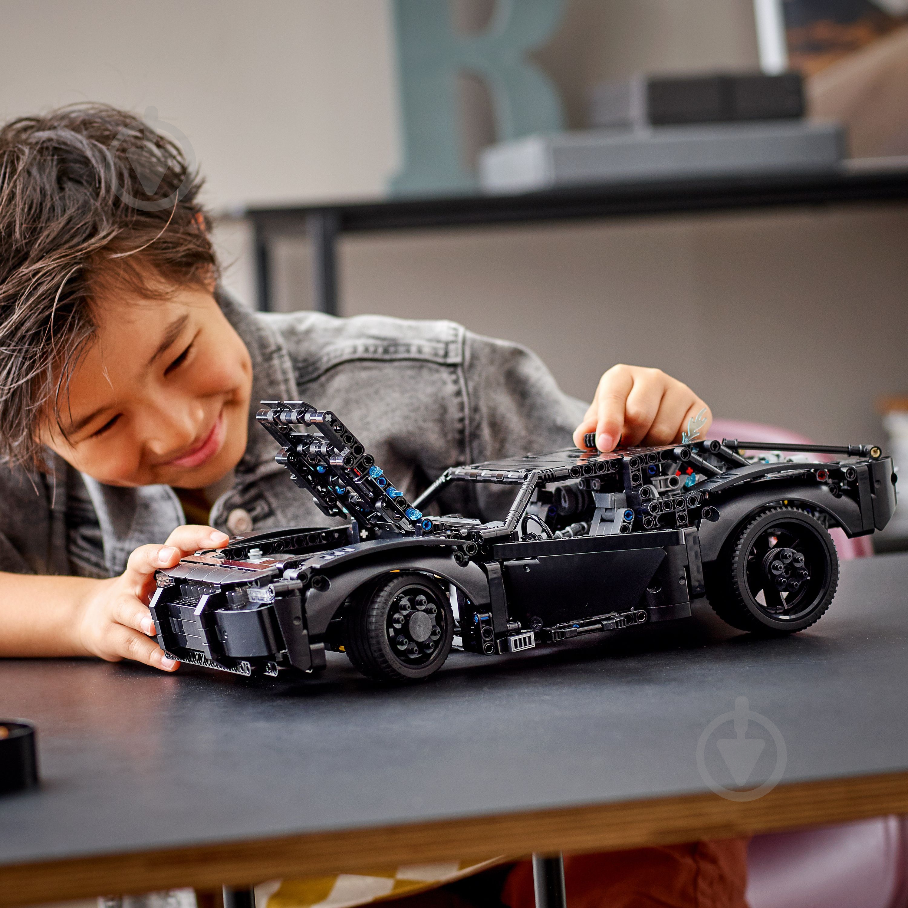 Конструктор LEGO Technic Бэтмен: Бэтмобиль 42127 - фото 6 Конструктор LEGO Technic Бэтмен: Бэтмобиль 42127 - фото 6