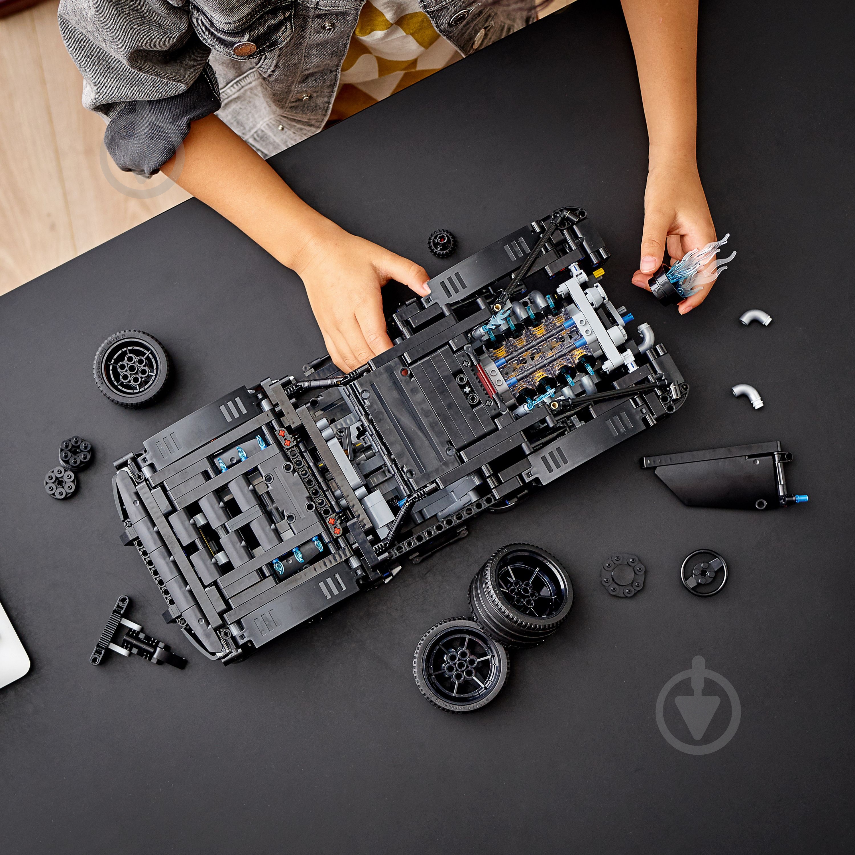 Конструктор LEGO Technic Бэтмен: Бэтмобиль 42127 - фото 7 Конструктор LEGO Technic Бэтмен: Бэтмобиль 42127 - фото 7