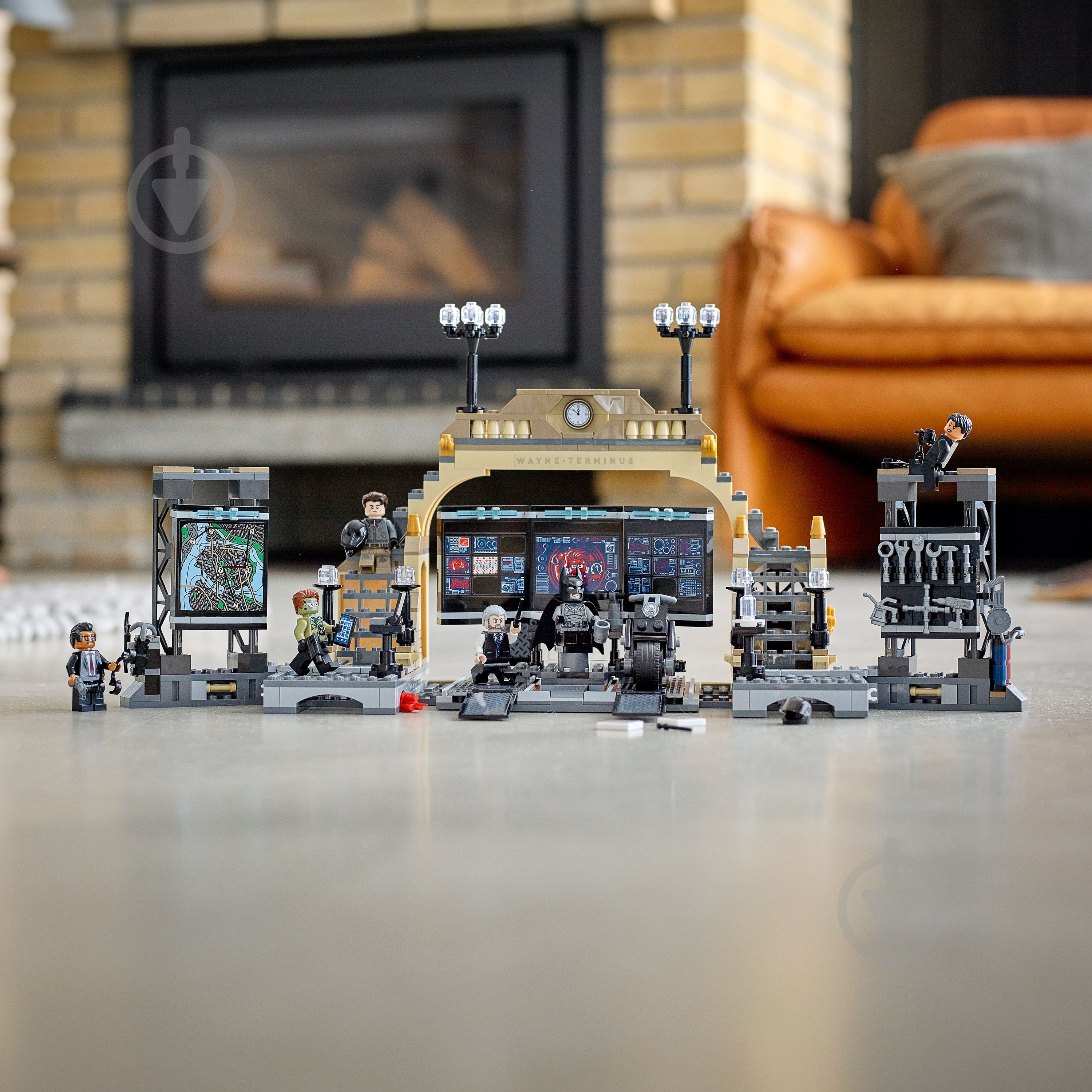 Конструктор LEGO Super Heroes DC Печера Бетмена: сутичка із Загадником 76183 - фото 8 Конструктор LEGO Super Heroes DC Печера Бетмена: сутичка із Загадником 76183 - фото 8