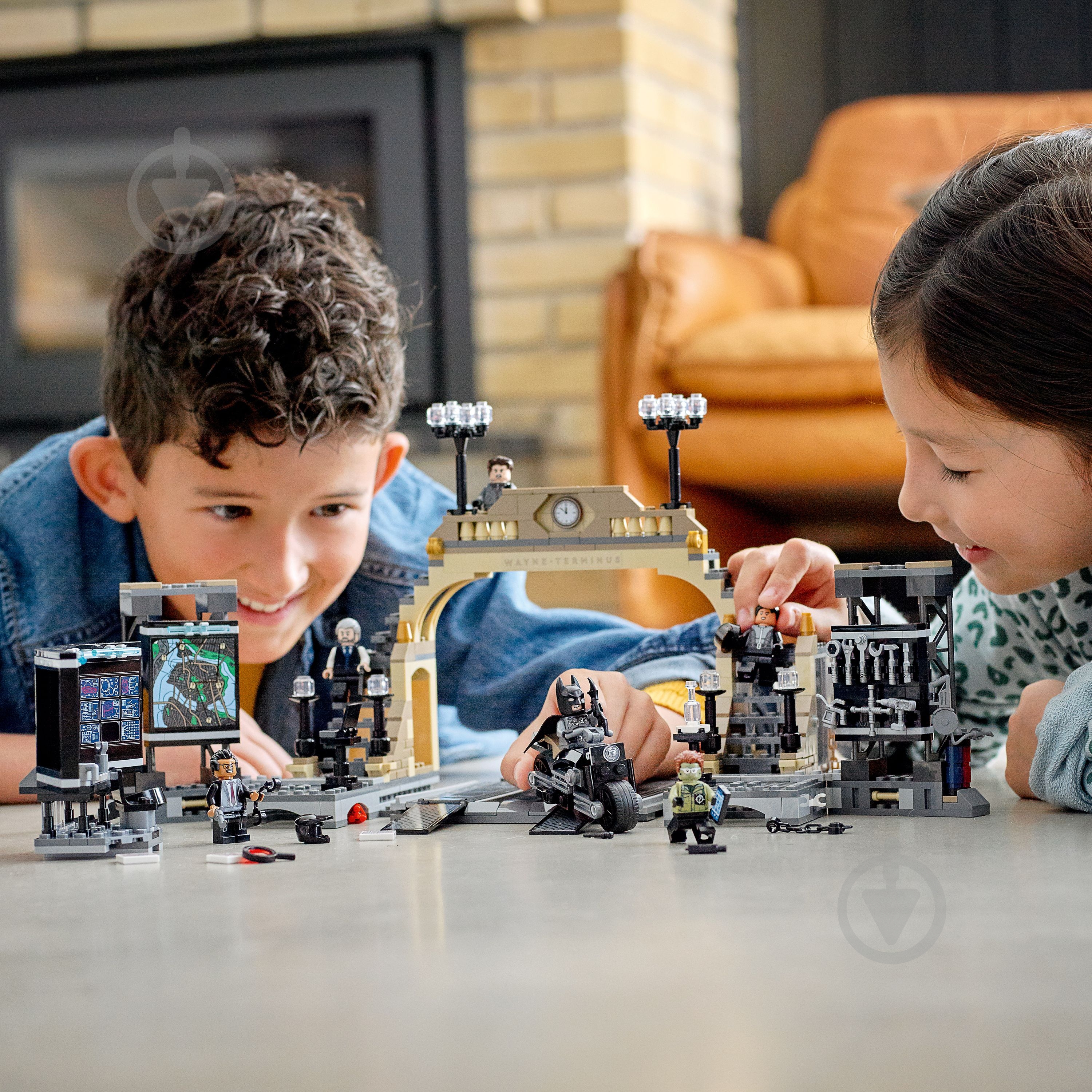 Конструктор LEGO Super Heroes DC Печера Бетмена: сутичка із Загадником 76183 - фото 6 Конструктор LEGO Super Heroes DC Печера Бетмена: сутичка із Загадником 76183 - фото 6