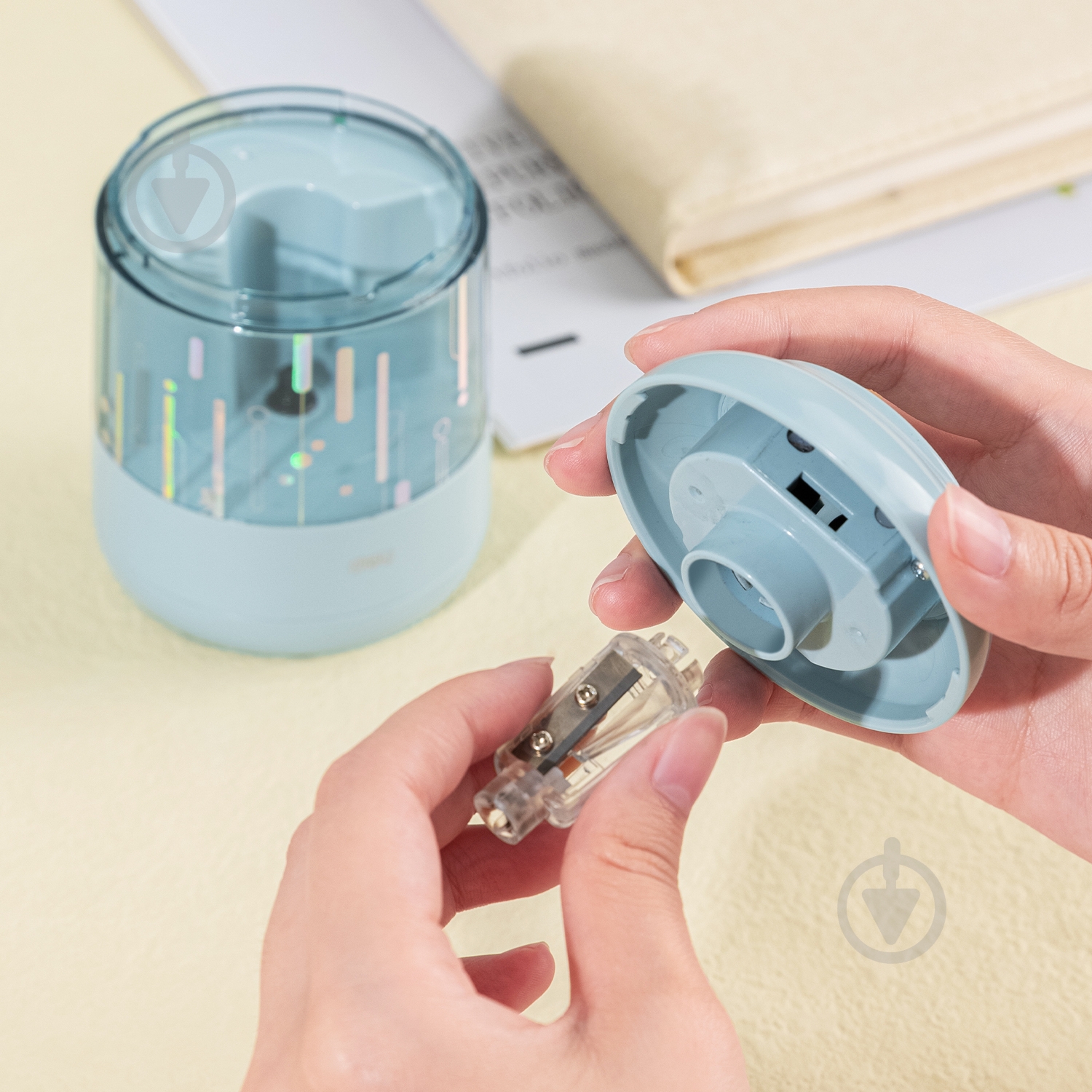 Точилка механическая EH508-Bl голубая электрическая с верхней подачей карандаша Deli - фото 5