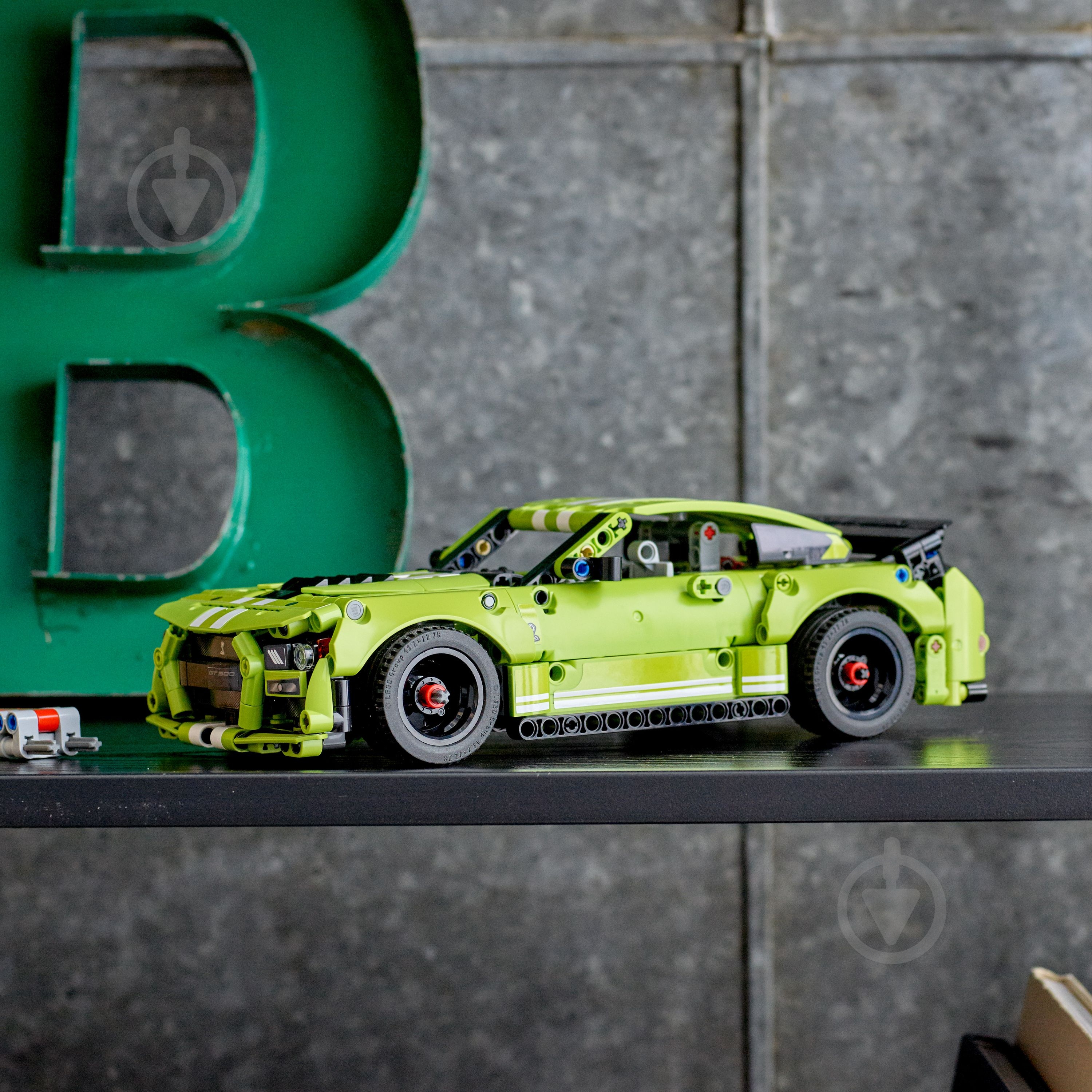 Конструктор LEGO Technic Ford Mustang Shelby® GT500® 42138 - фото 5 Конструктор LEGO Technic Ford Mustang Shelby® GT500® 42138 - фото 5