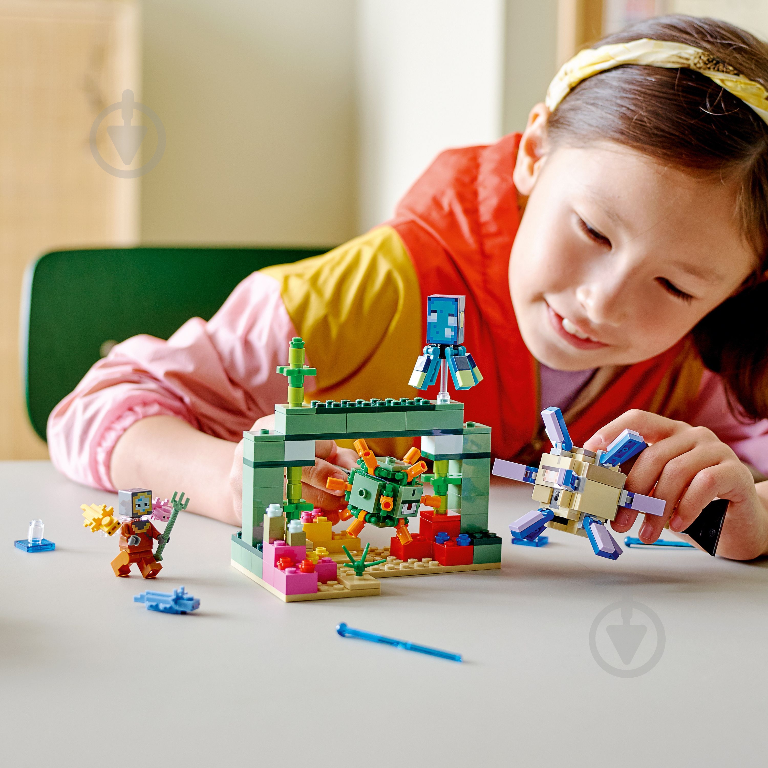 Конструктор LEGO Minecraft Битва со стражем 21180 - фото 4