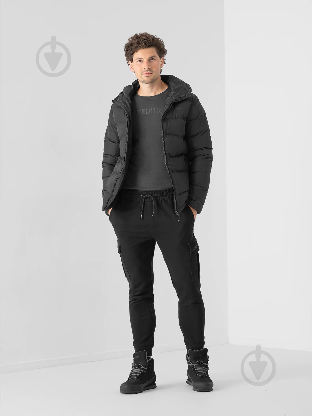 Пуховик чоловічий зимовий 4F D4Z21-KUMP305-21S р.S чорний - фото 1 Пуховик чоловічий зимовий 4F D4Z21-KUMP305-21S р.S чорний - фото 1