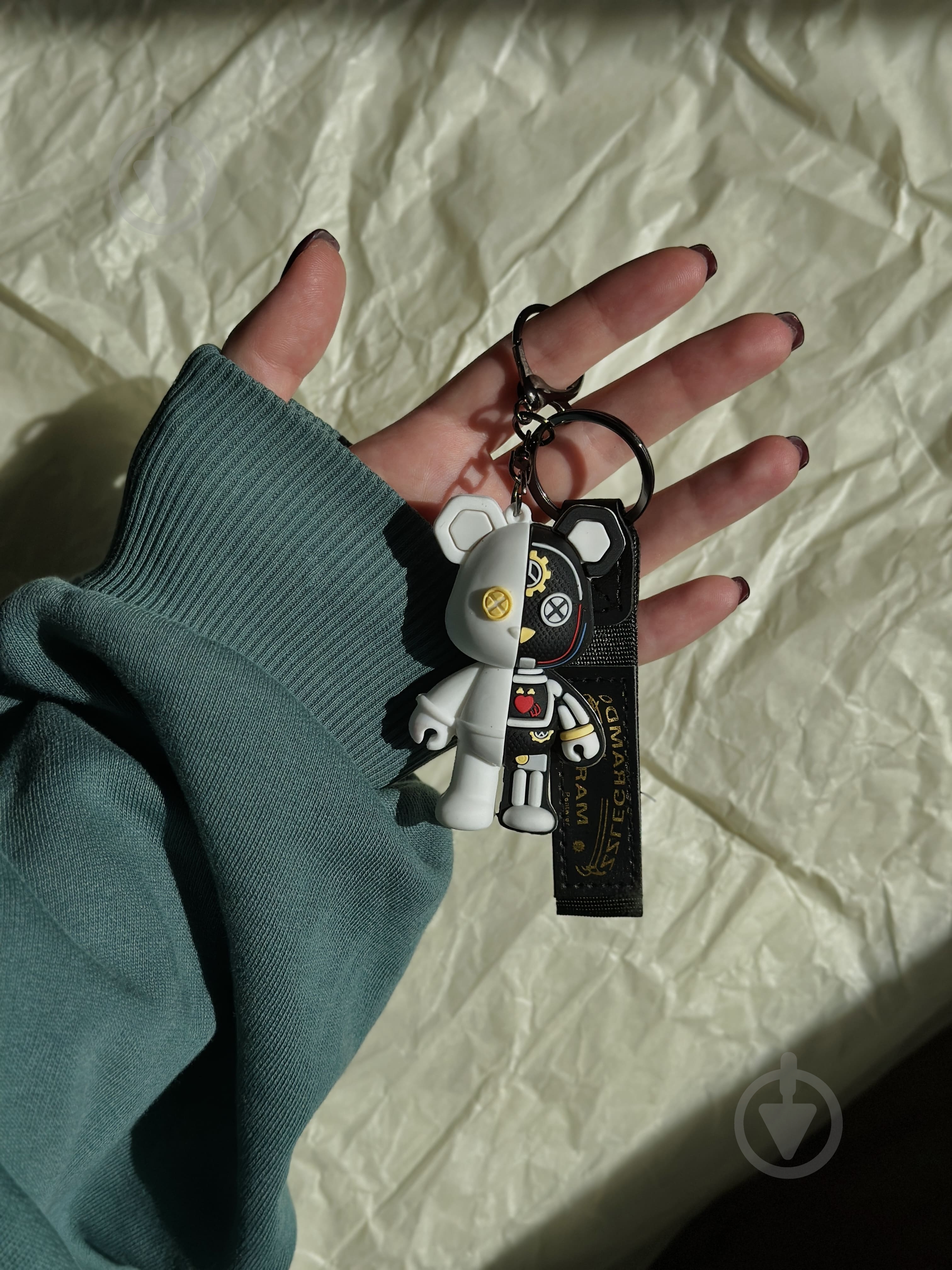 Брелок для ключей Bearbrick светлый - фото 2