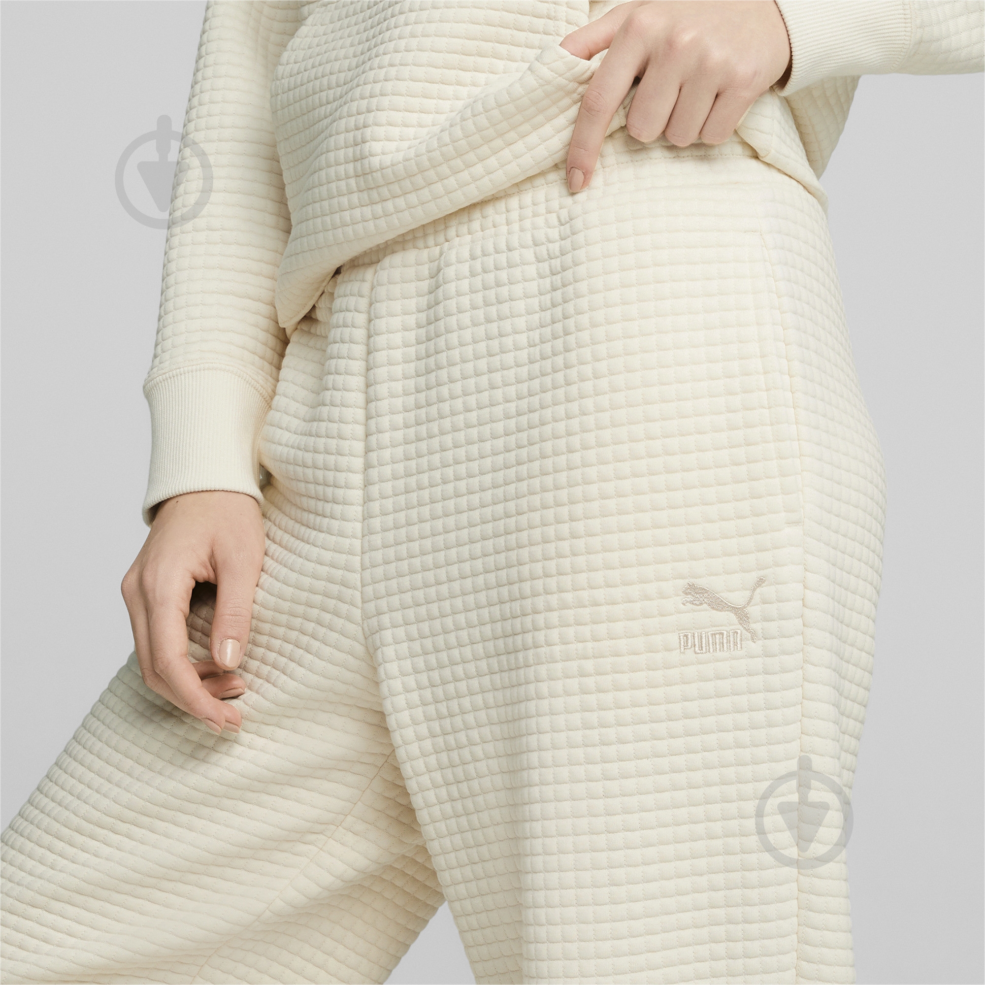 Брюки Puma CLASSICS QUILTED PANTS 53569799 р. M бежевый - фото 4