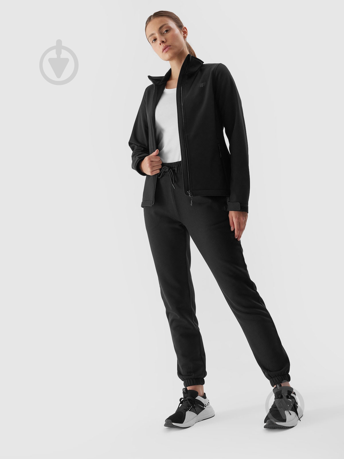 Куртка жіноча 4F SOFTSHELL JACKET F210 4FWAW23TSOFF210-20S р.S чорна - фото 2