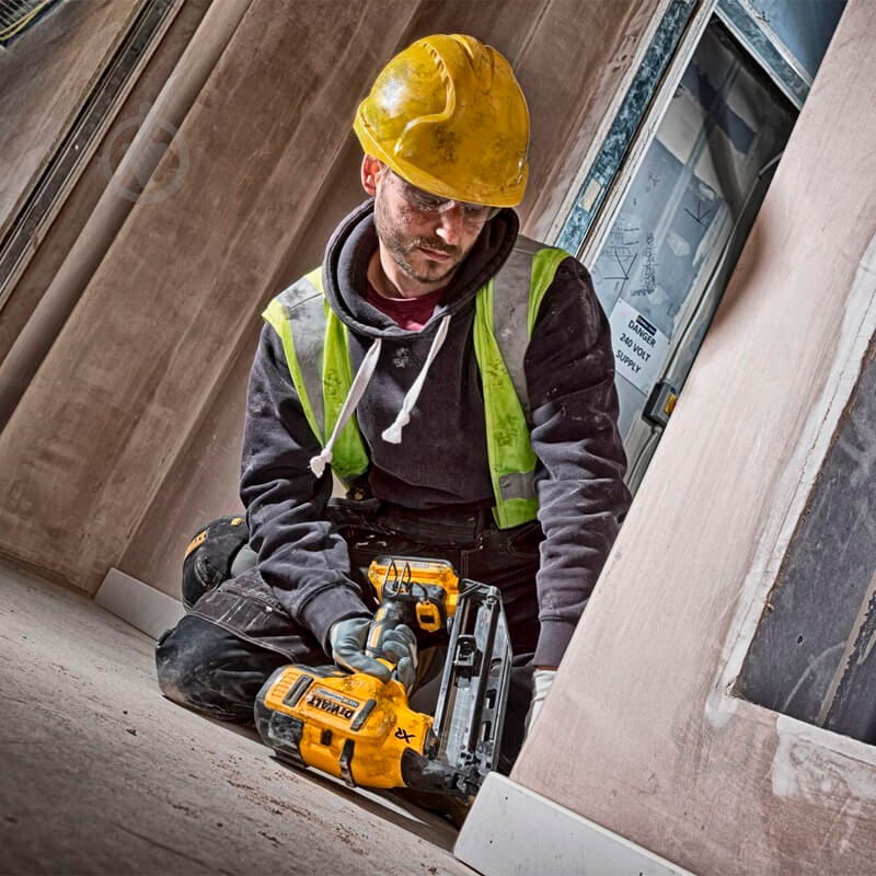 Степлер аккумуляторный DeWalt DCN660N - фото 5