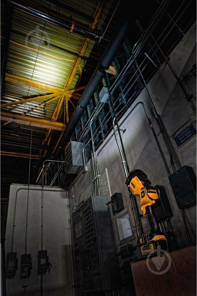 Фонарь DeWalt аккумуляторный DCL043 - фото 6 Фонарь DeWalt аккумуляторный DCL043 - фото 6