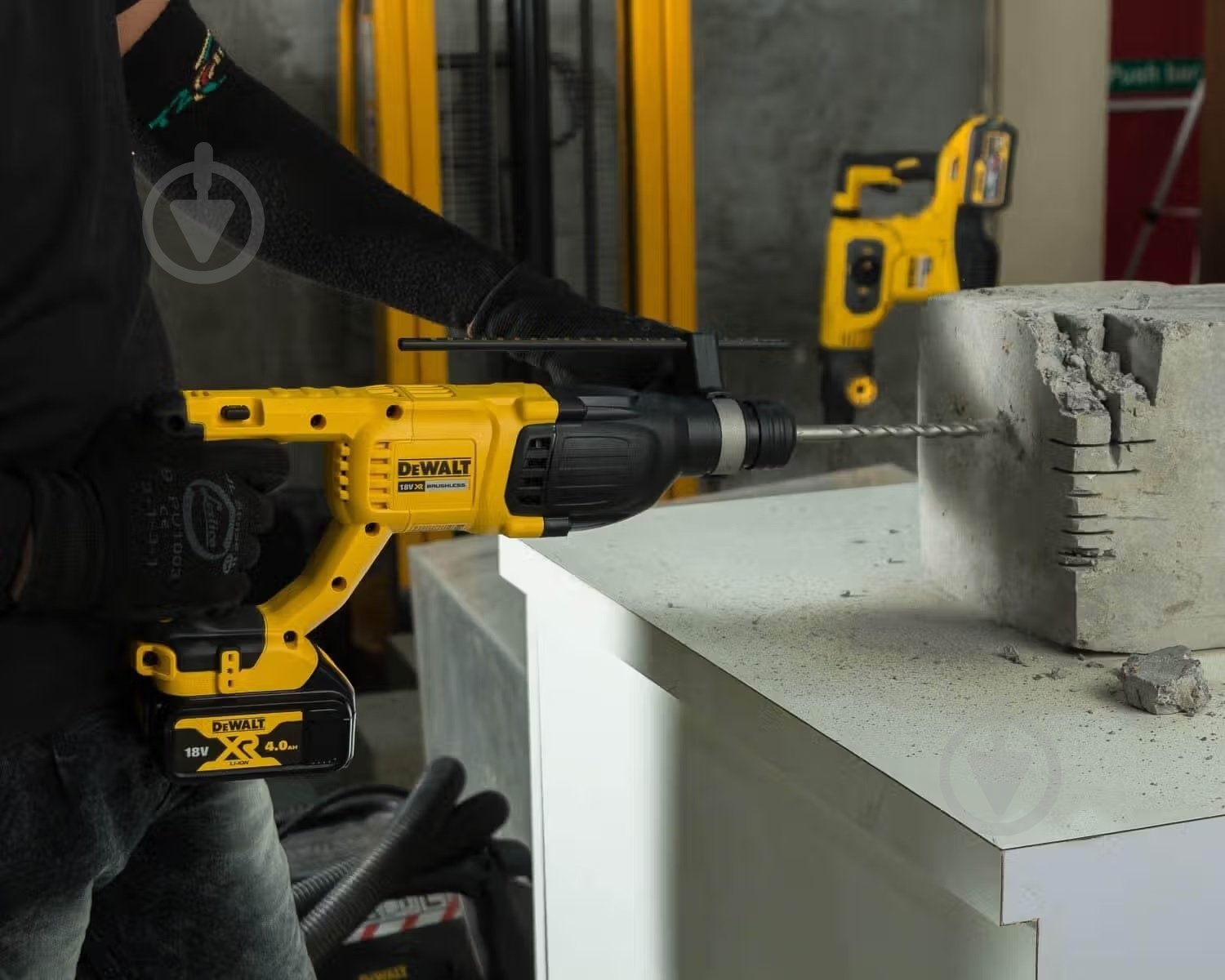 Перфоратор DeWalt DCH133M1 - фото 8