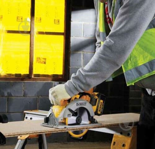 Пила дисковая DeWalt DCS570NT - фото 4