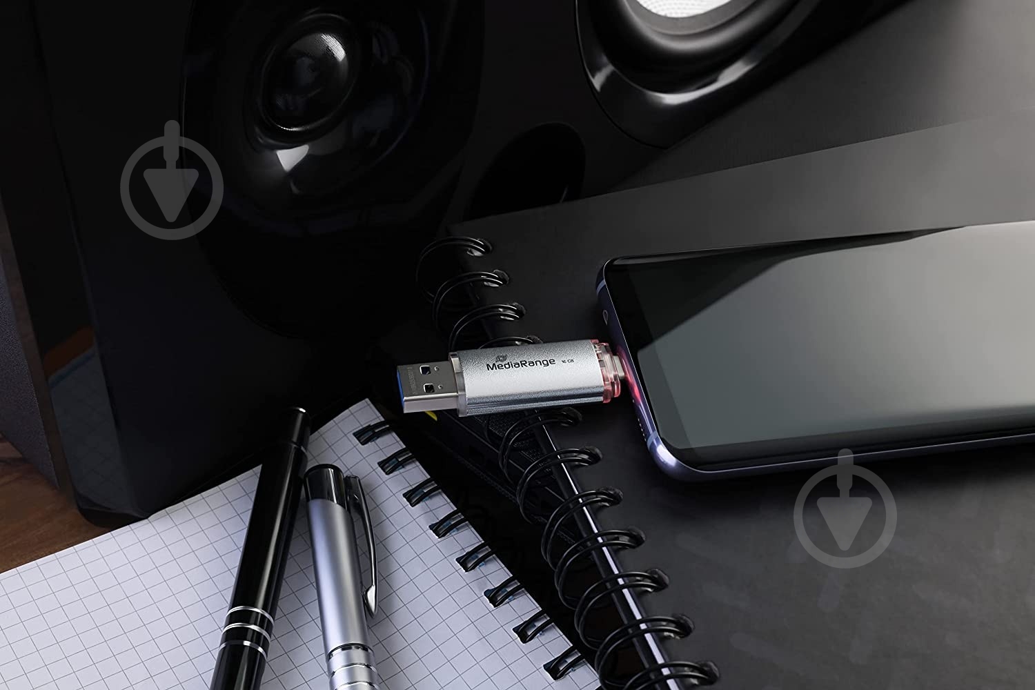 Флешпам'ять MediaRange Combo flash drive with plug 64 ГБ USB 3.0 USB Type-C silver (MR937) - фото 2 Флешпам'ять MediaRange Combo flash drive with plug 64 ГБ USB 3.0 USB Type-C silver (MR937) - фото 2