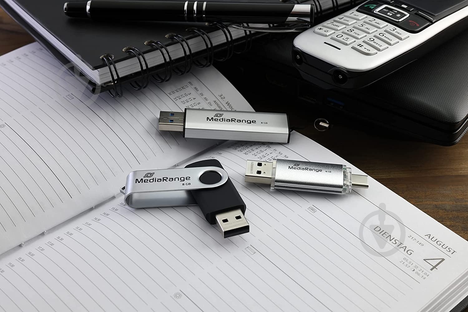 Флешпам'ять MediaRange Combo flash drive with plug 64 ГБ USB 3.0 USB Type-C silver (MR937) - фото 3 Флешпам'ять MediaRange Combo flash drive with plug 64 ГБ USB 3.0 USB Type-C silver (MR937) - фото 3