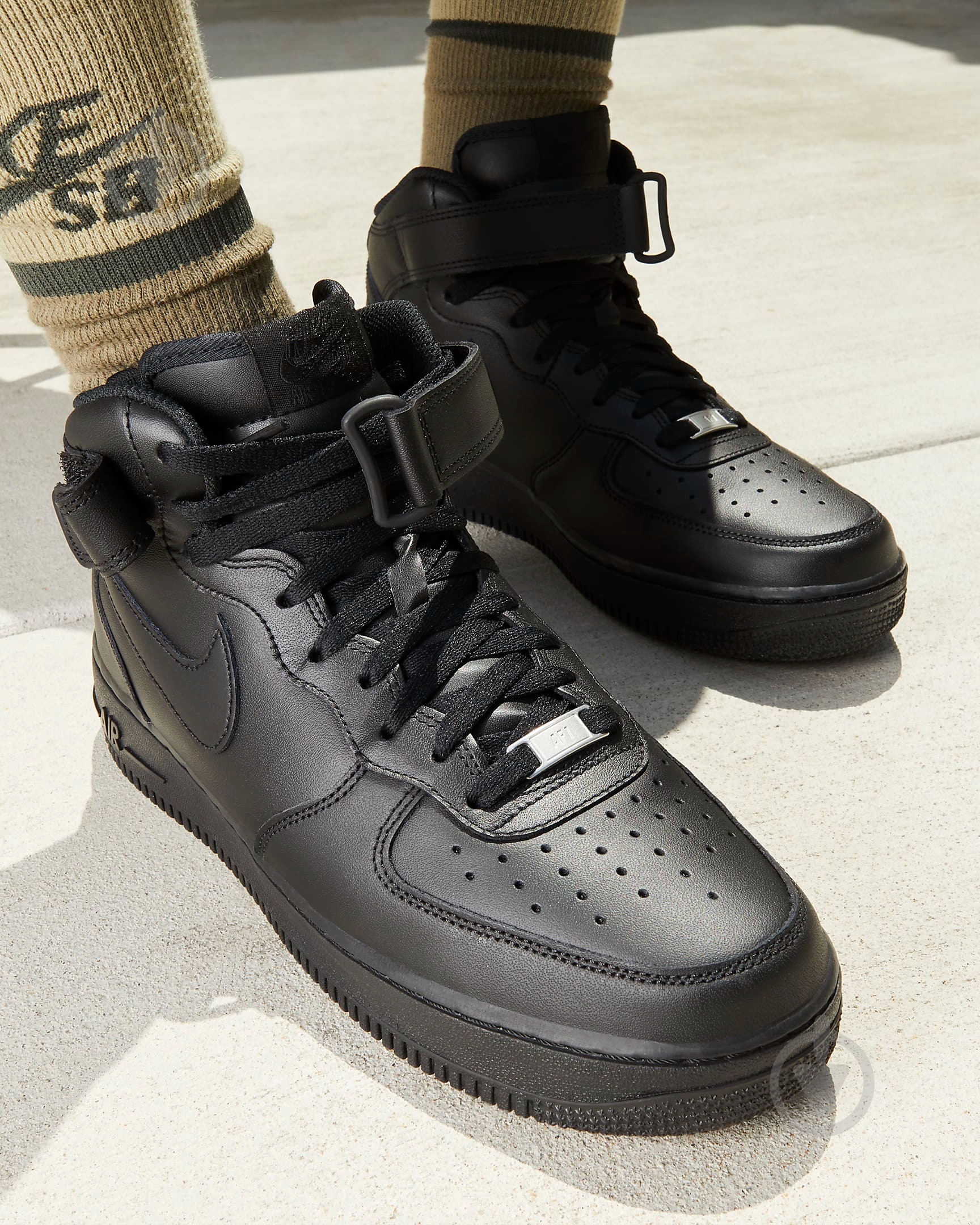 ᐉ Кроссовки мужские демисезонные Nike AIR FORCE 1 MID '07 CW2289