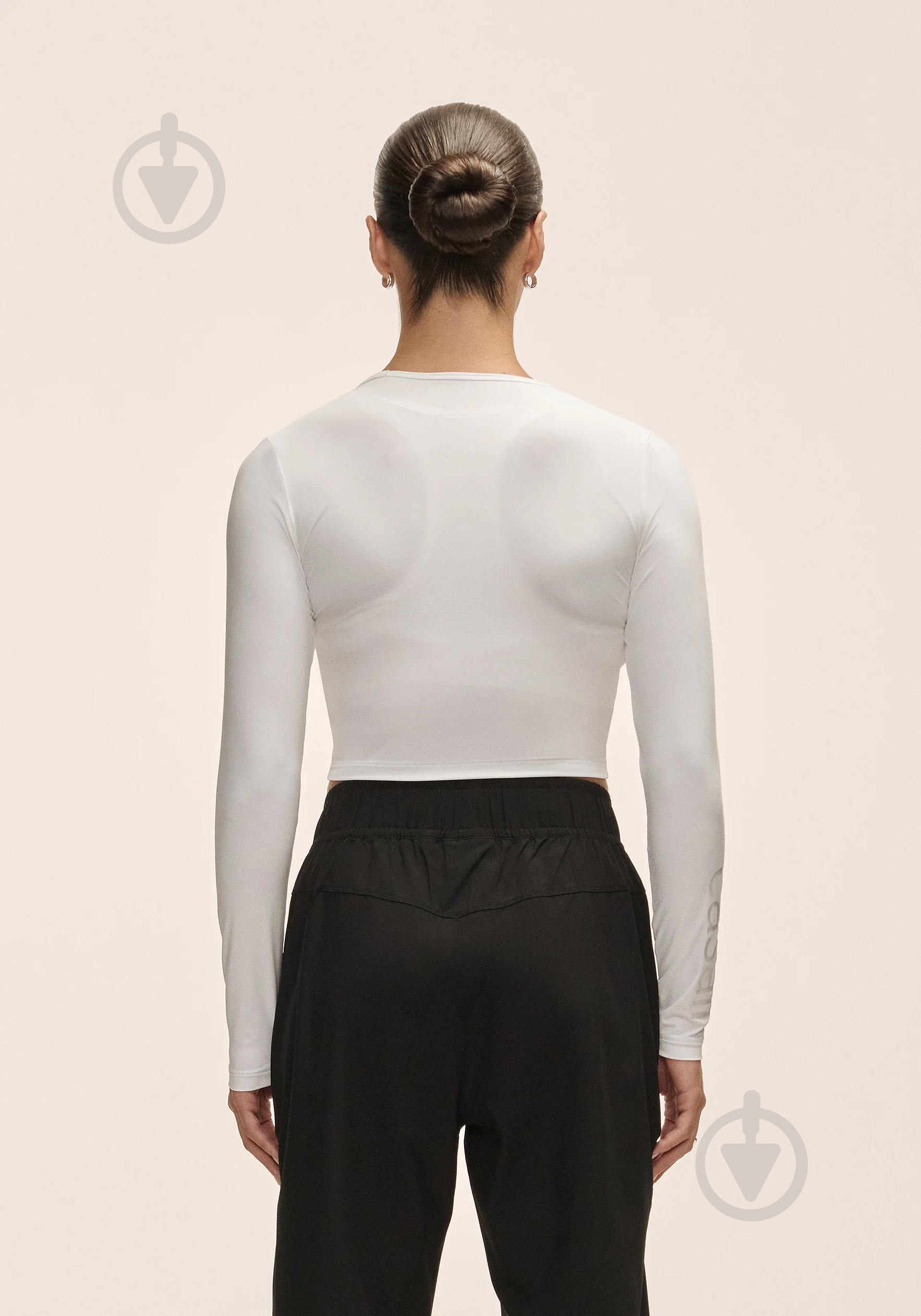 Лонгслів Casall GRAPHIC CROP LONG SLEEVE 24231-001 р.XS білий - фото 2 Лонгслів Casall GRAPHIC CROP LONG SLEEVE 24231-001 р.XS білий - фото 2