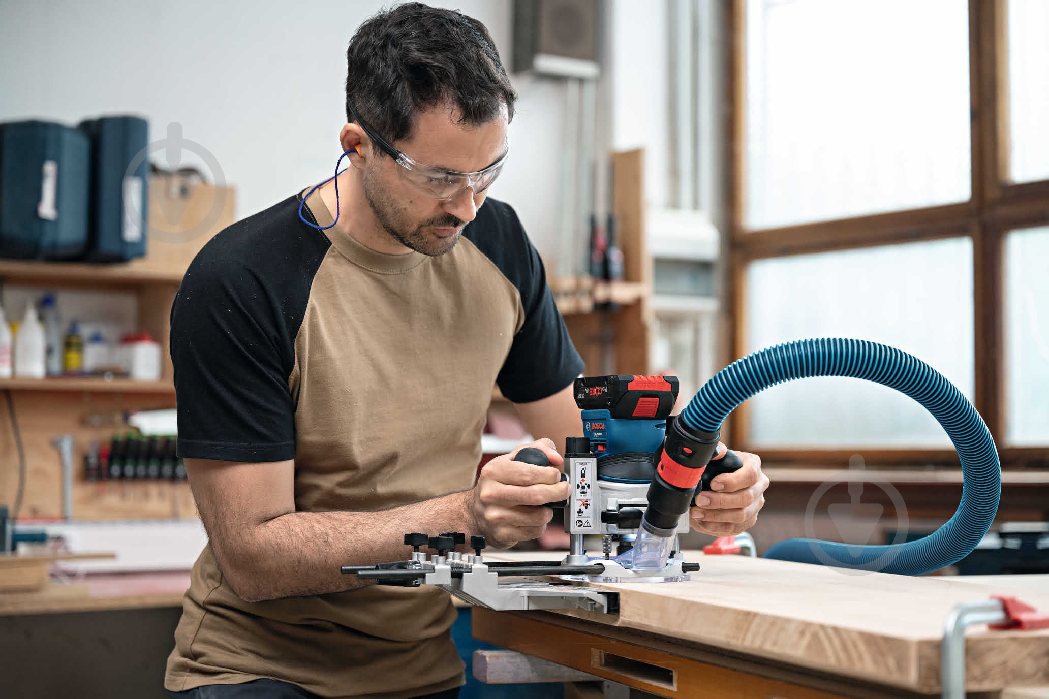 Фрезер Bosch Professional GKF 18V-8 06016C2001 - фото 12